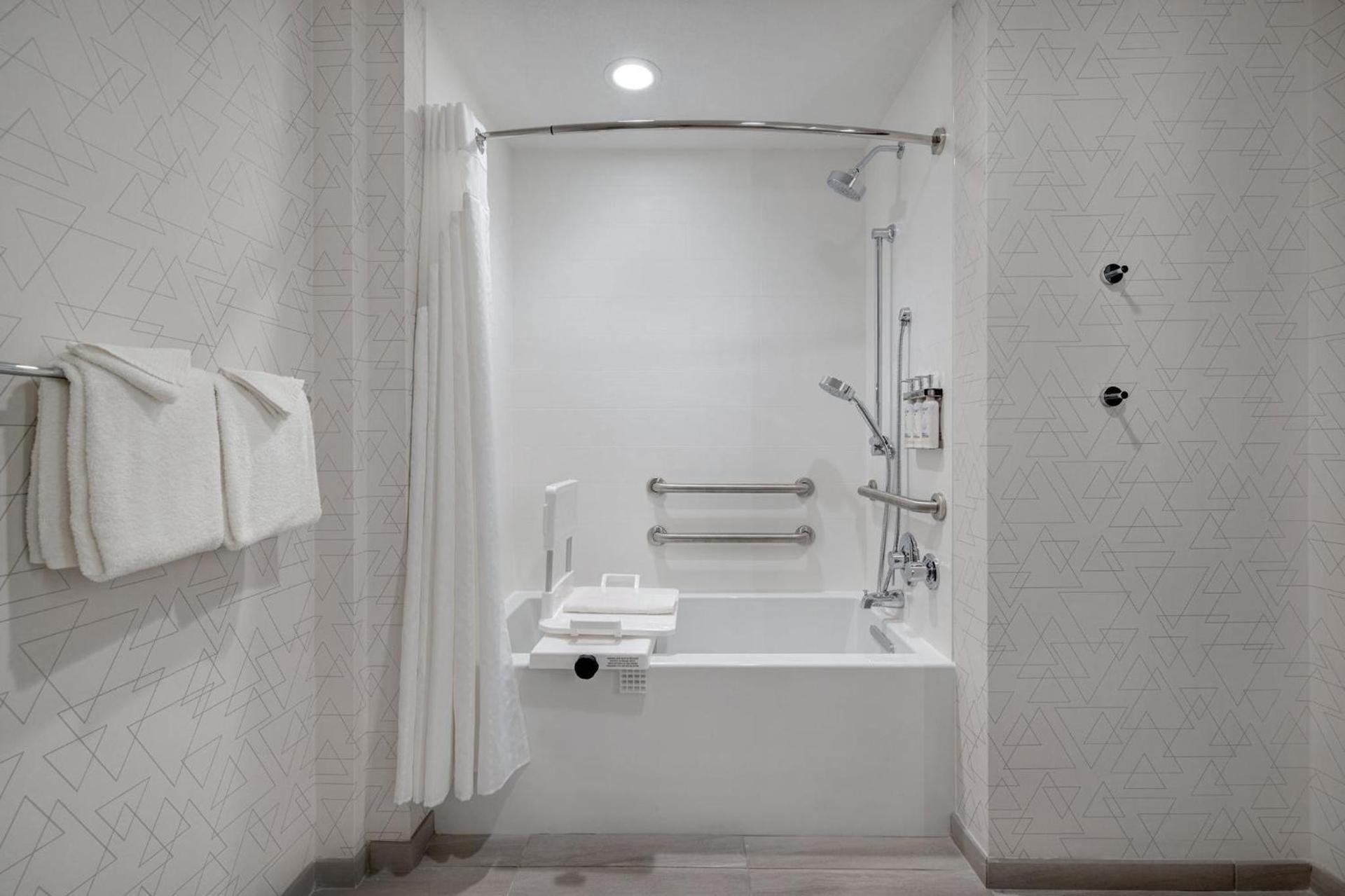 Holiday Inn Express & Suites Ontario - Chino Hills by IHG photo 81