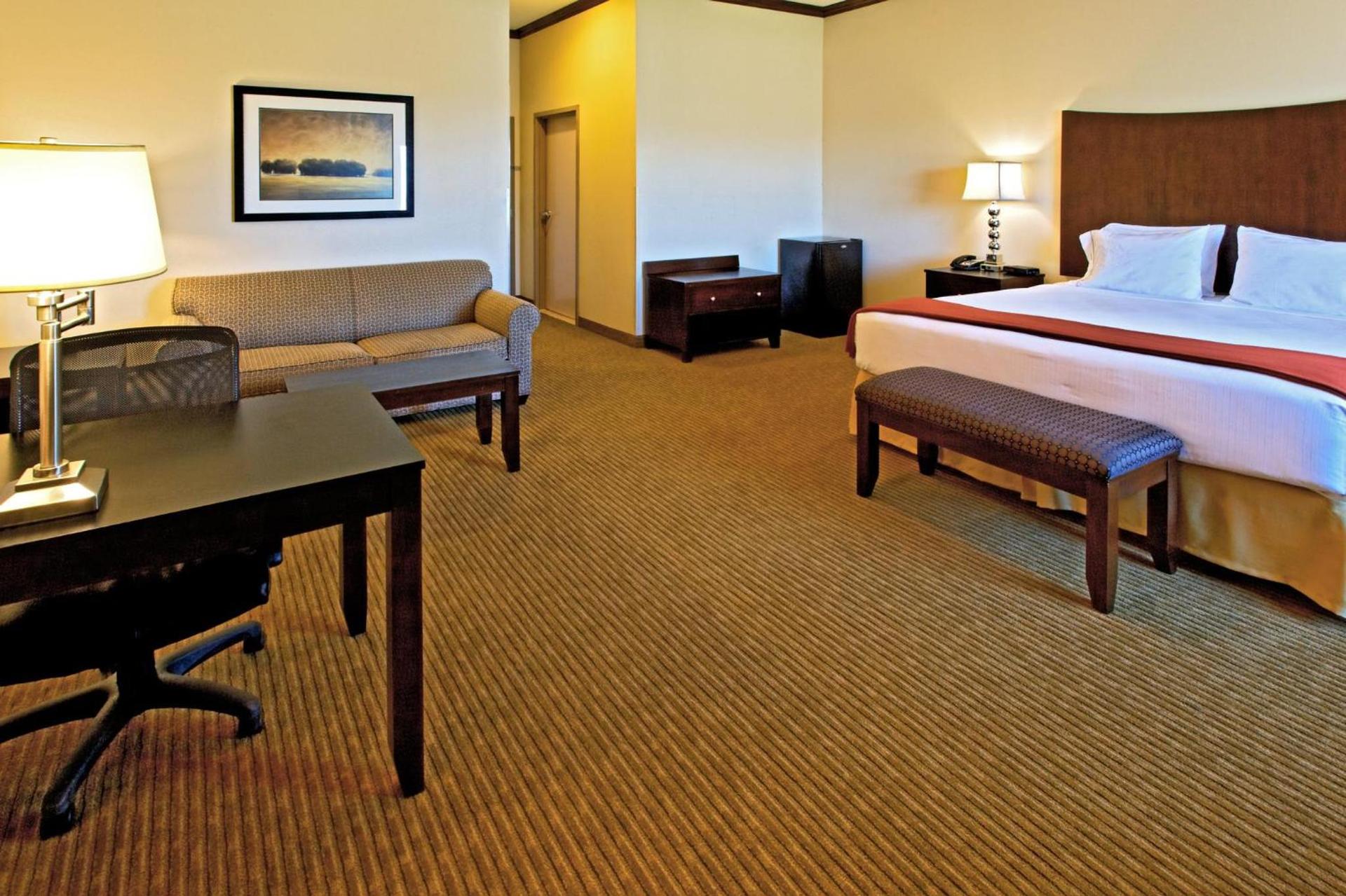 Holiday Inn Express Hotel & Suites Cleburne by IHG photo 53