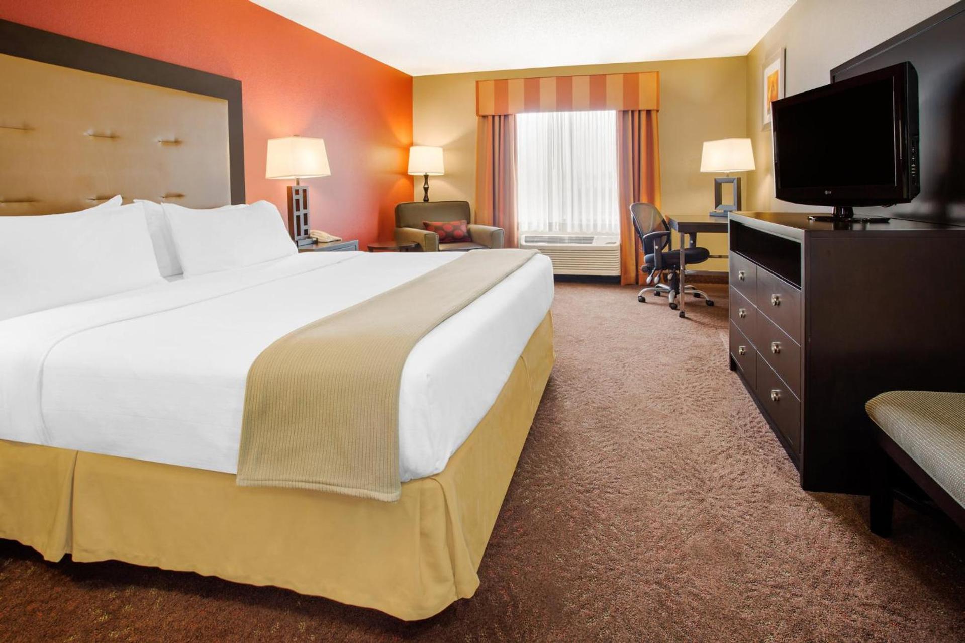 Muncie Place Hotel & Suites photo 25