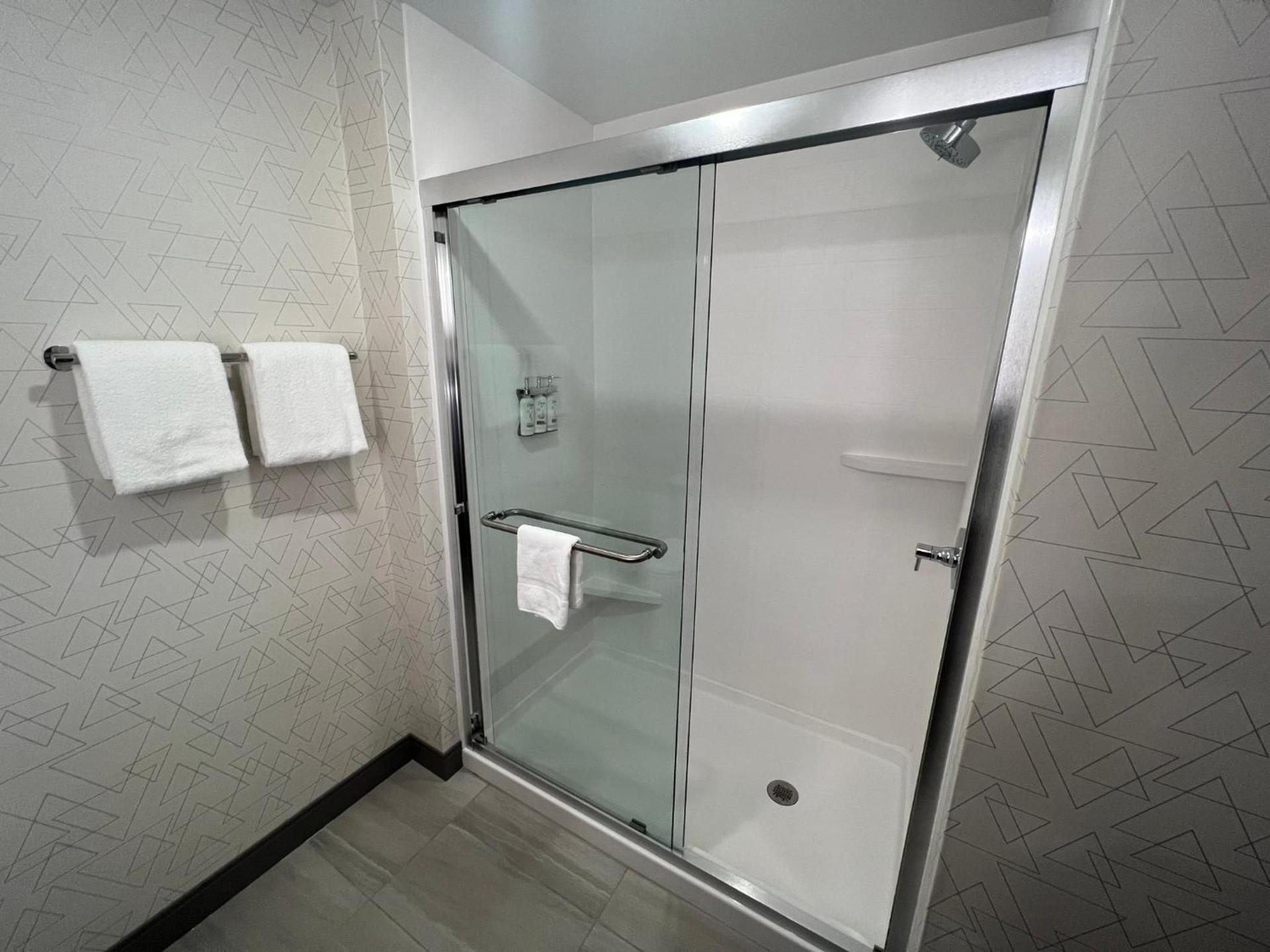 Holiday Inn Express & Suites - Tomah by IHG photo 33