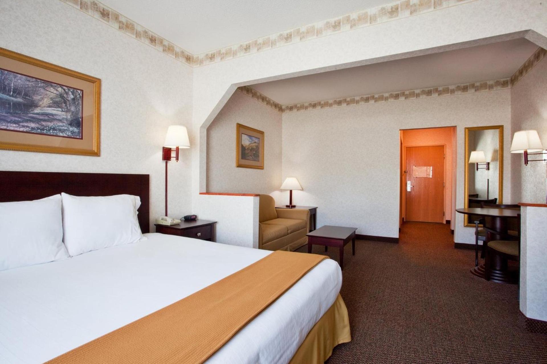 Holiday Inn Express & Suites Hiawassee by IHG photo 65
