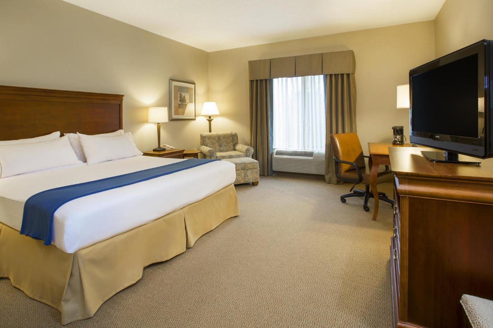 Holiday Inn Express & Suites Culpeper by IHG photo 15