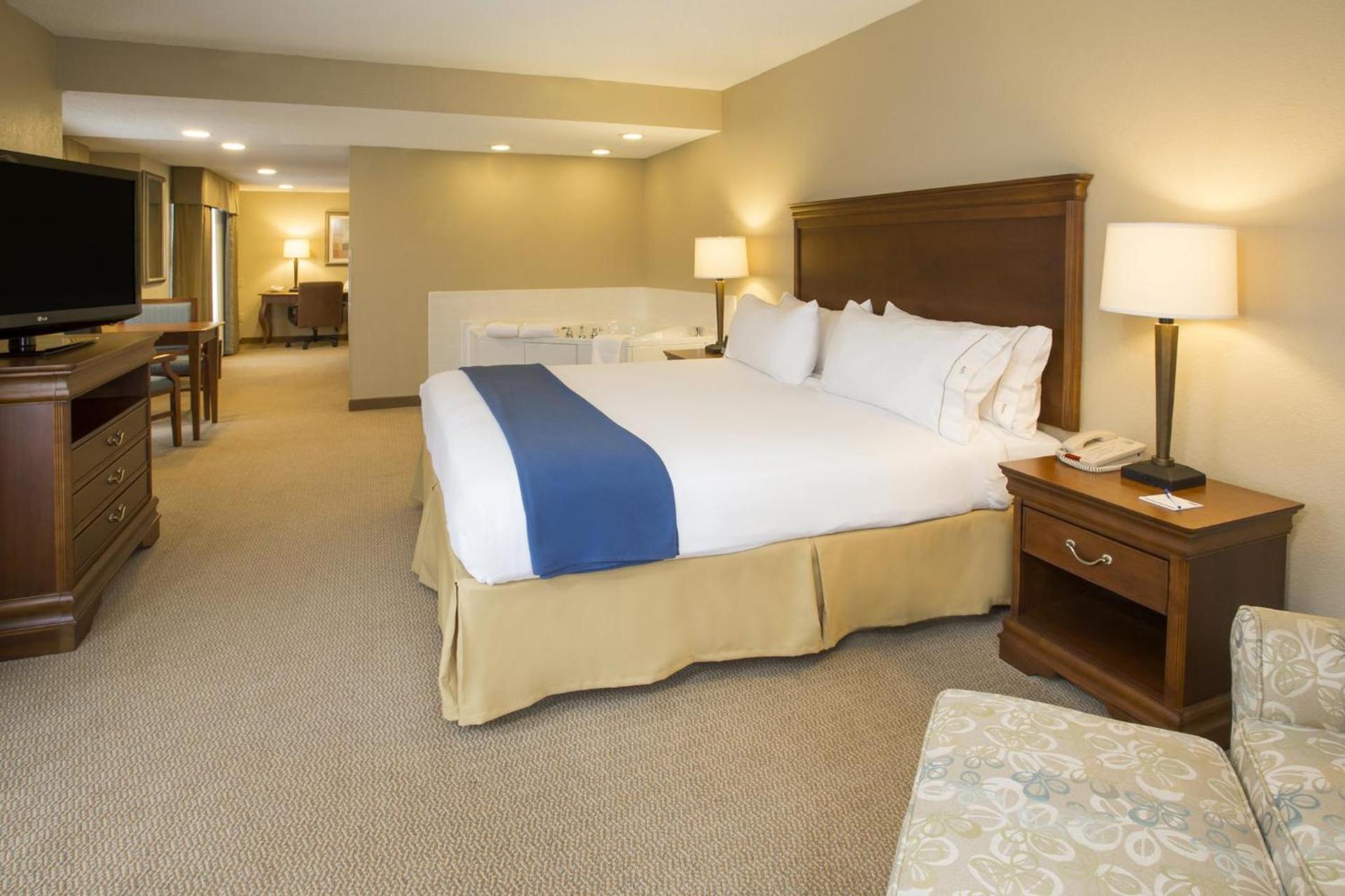 Holiday Inn Express & Suites Culpeper by IHG photo 16