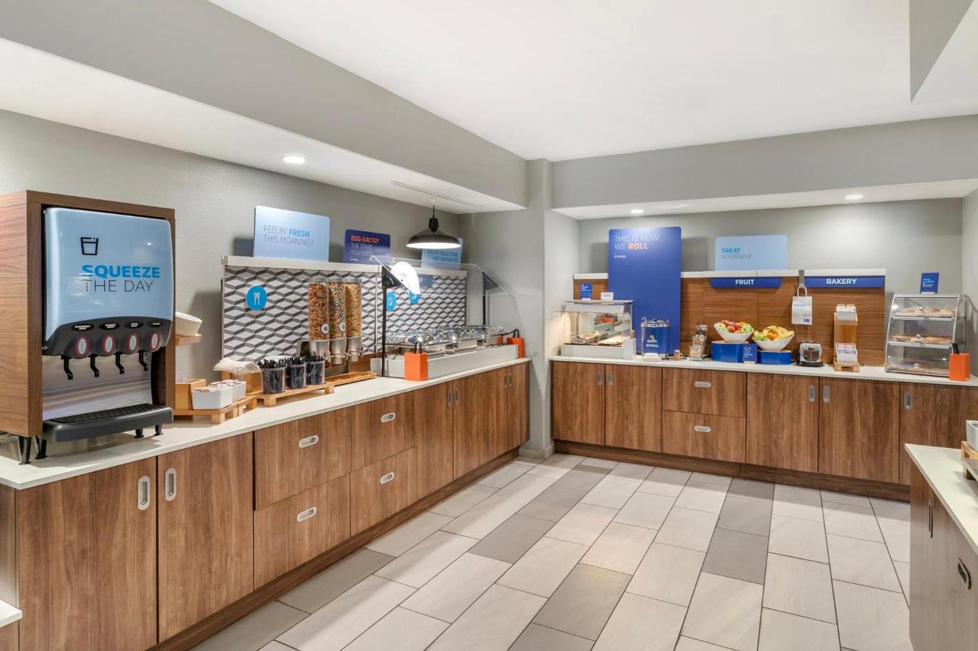 Holiday Inn Express Hotel and Suites Alice by IHG photo 45