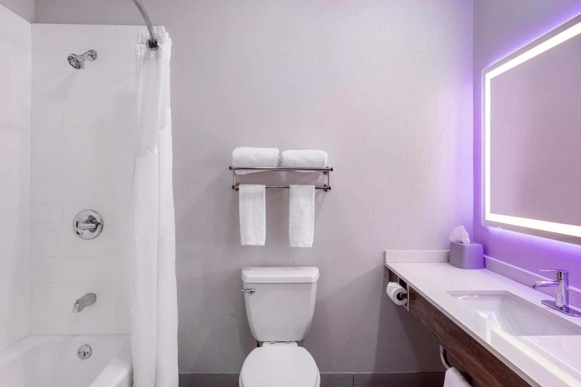 Holiday Inn Express Hotel and Suites Alice by IHG photo 46