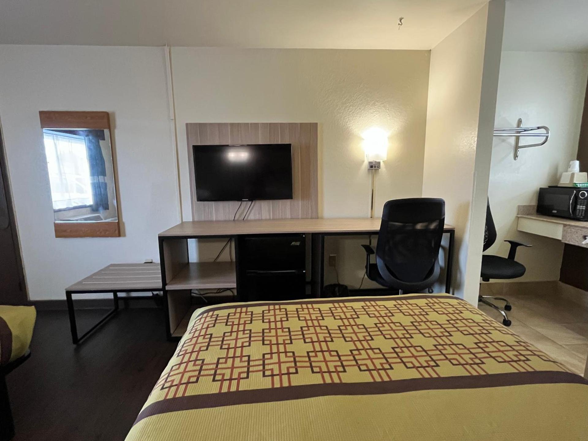 Budget Inn photo 11