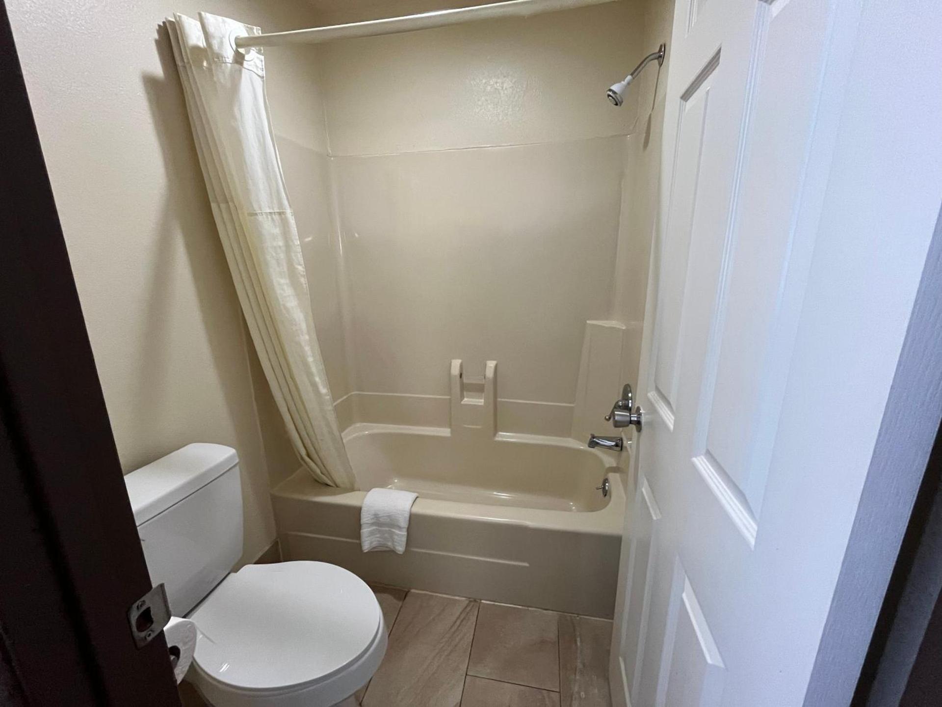 Budget Inn photo 9