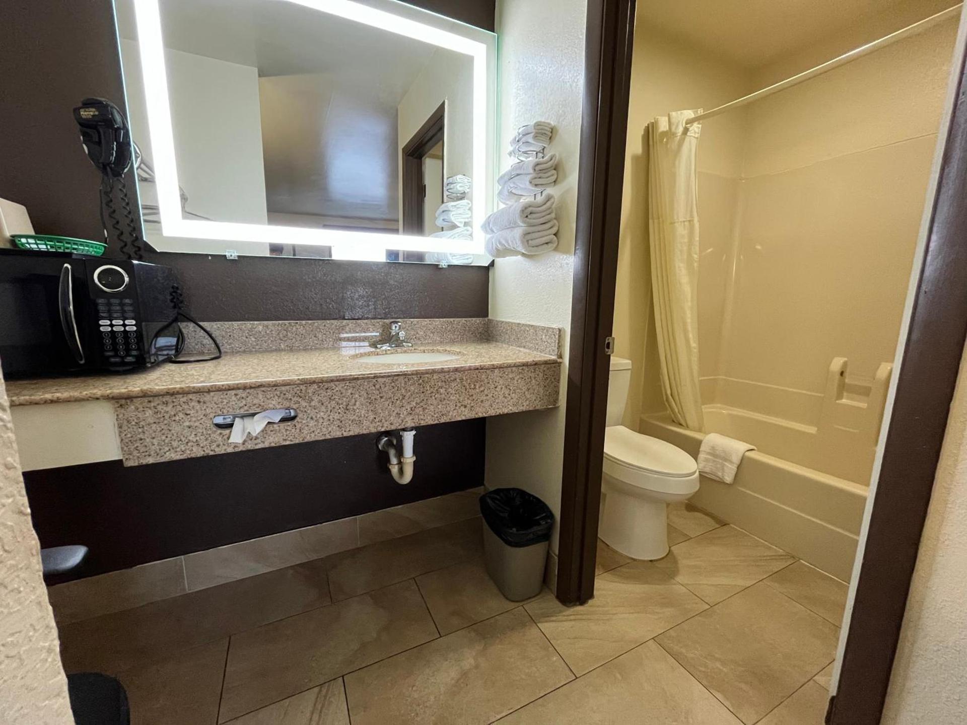 Budget Inn photo 13