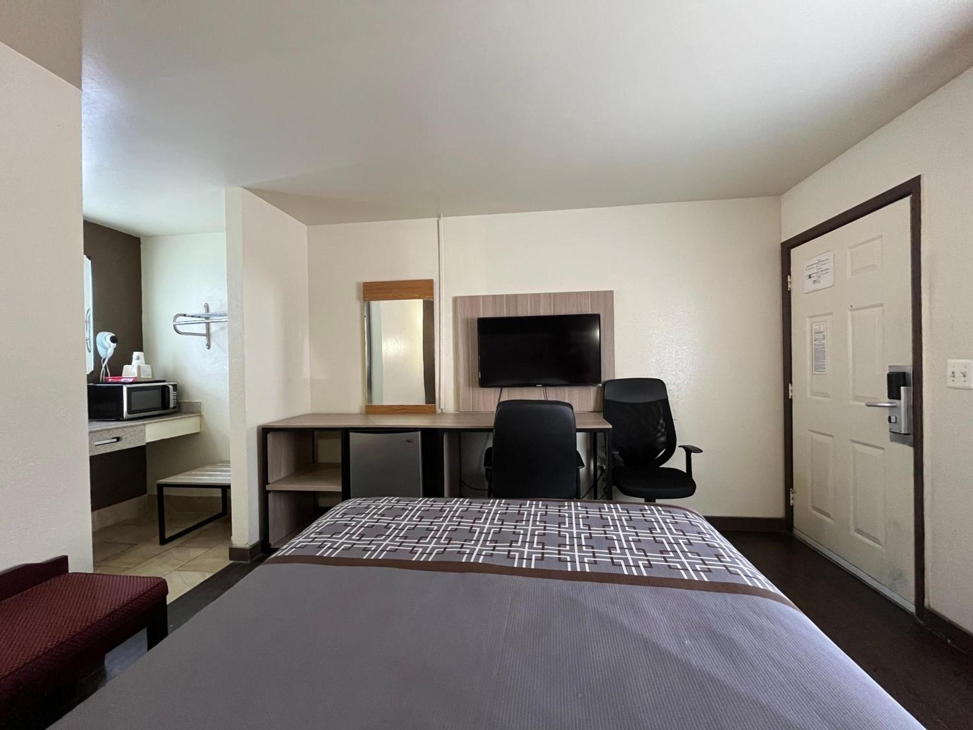 Budget Inn photo 18