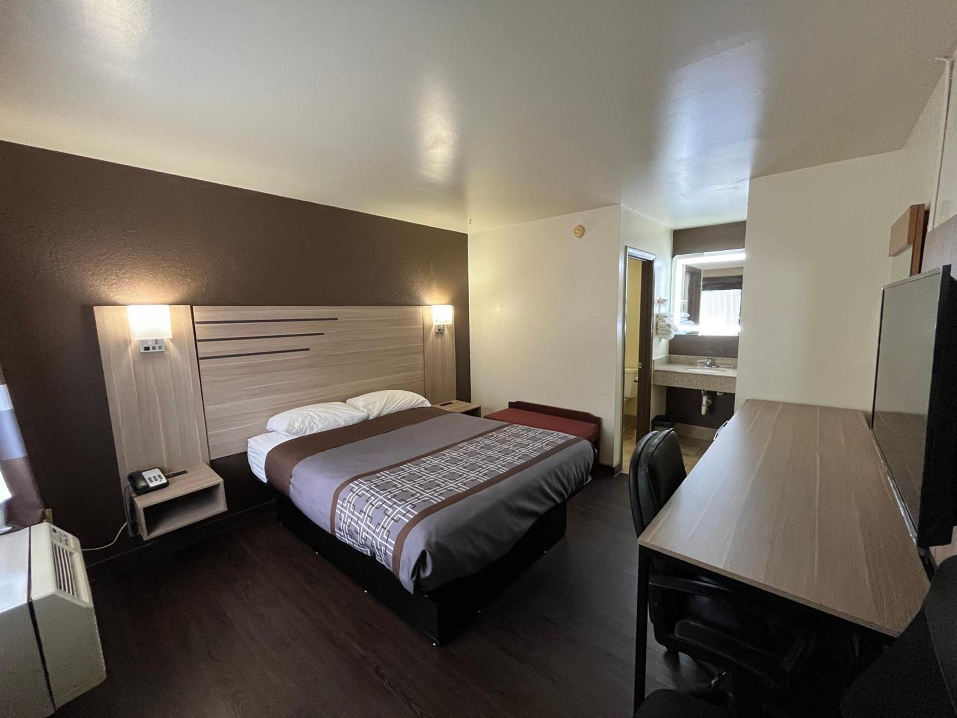Budget Inn photo 14
