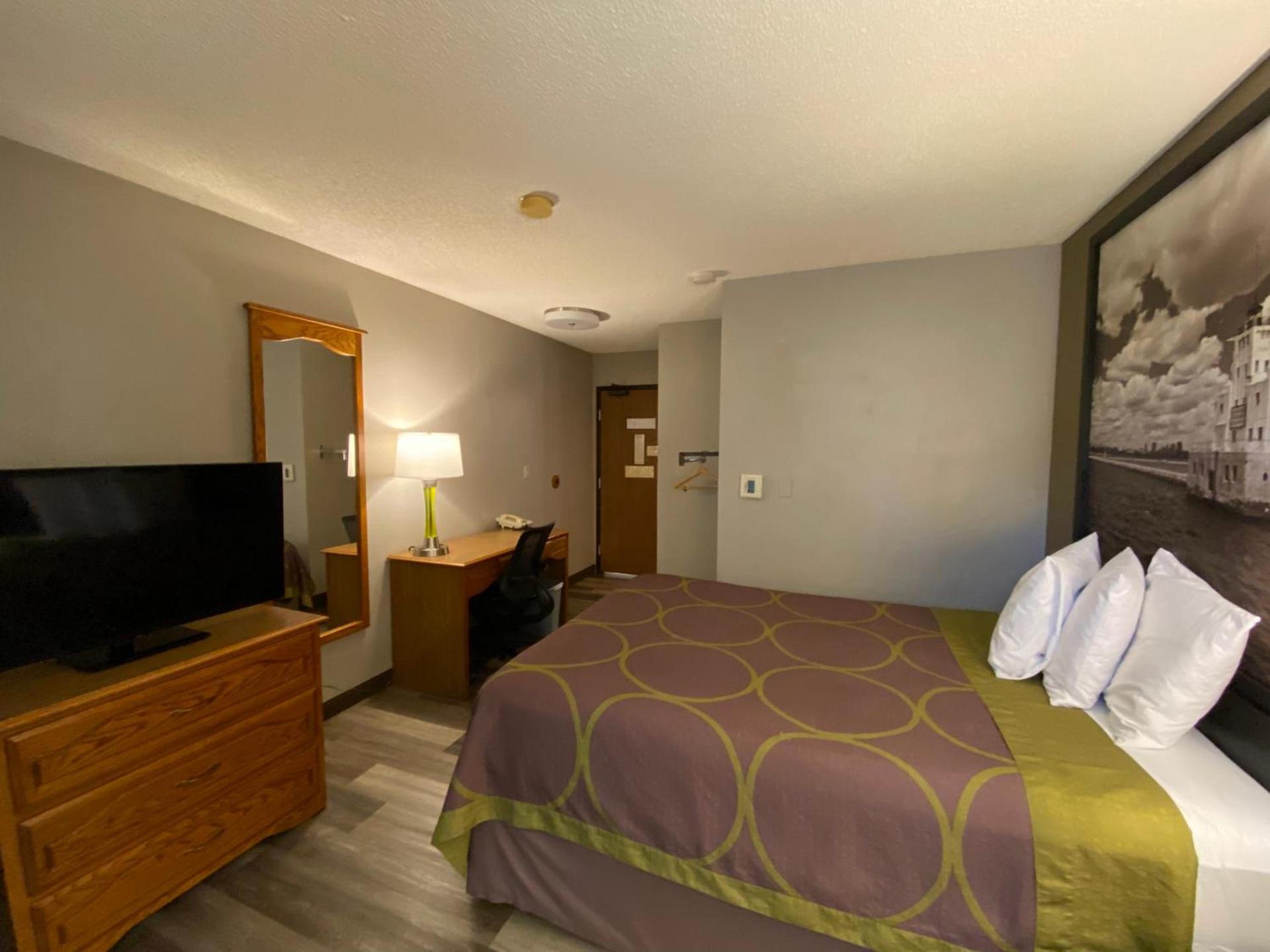 Super 8 by Wyndham Green Bay Near Stadium photo 26