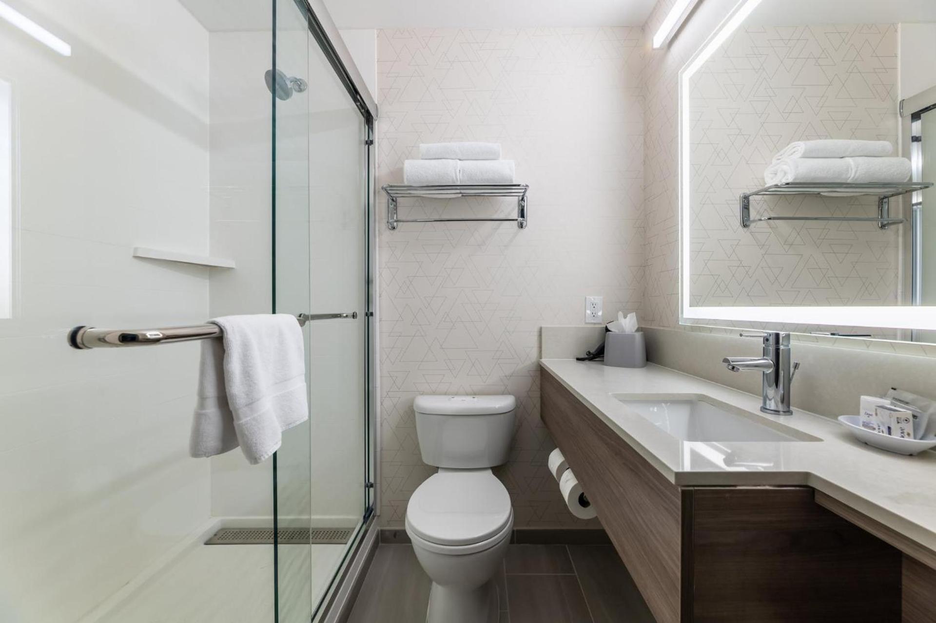 Holiday Inn Express Van Nuys by IHG photo 34