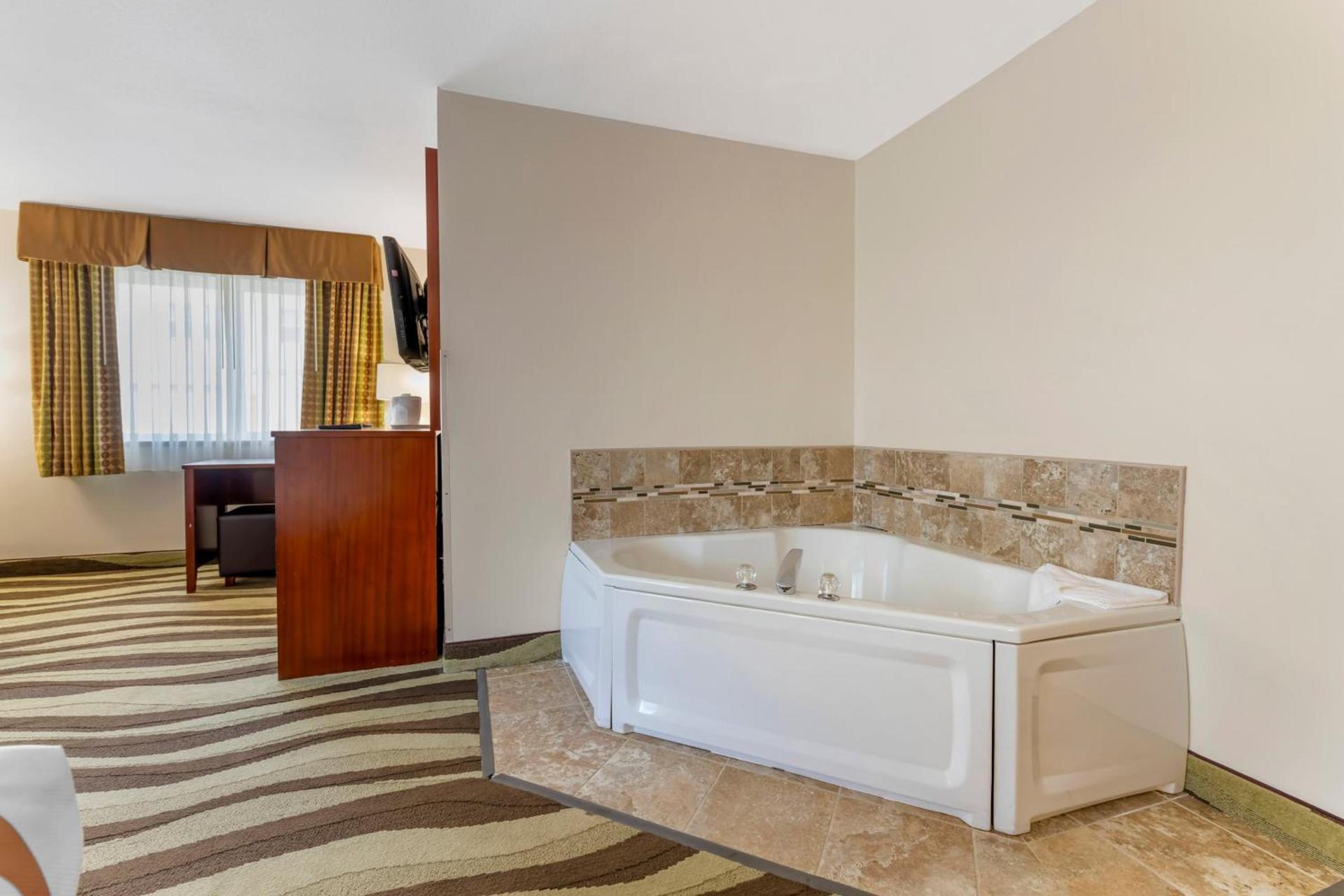 Quality Inn & Suites Stoughton - Madison South photo 16