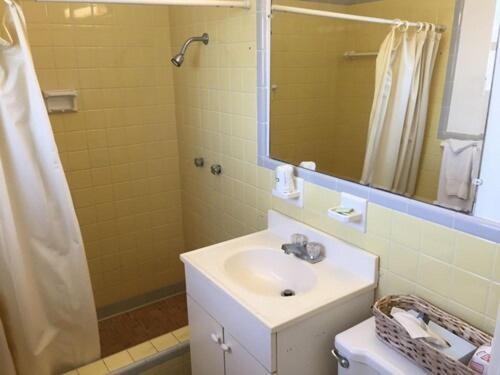 Economy Suites photo 8