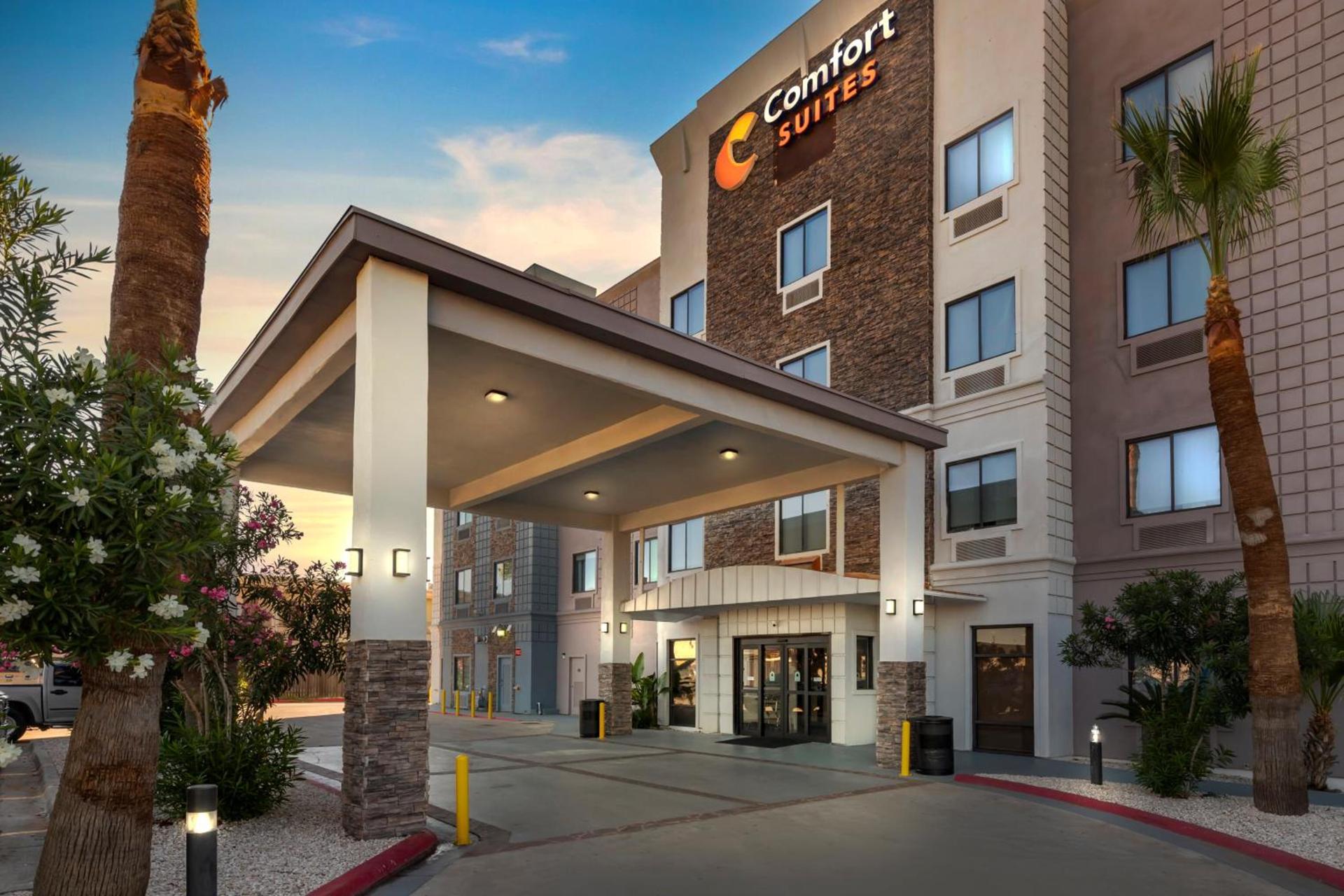 Comfort Suites Laredo - Nuevo Laredo photo 20