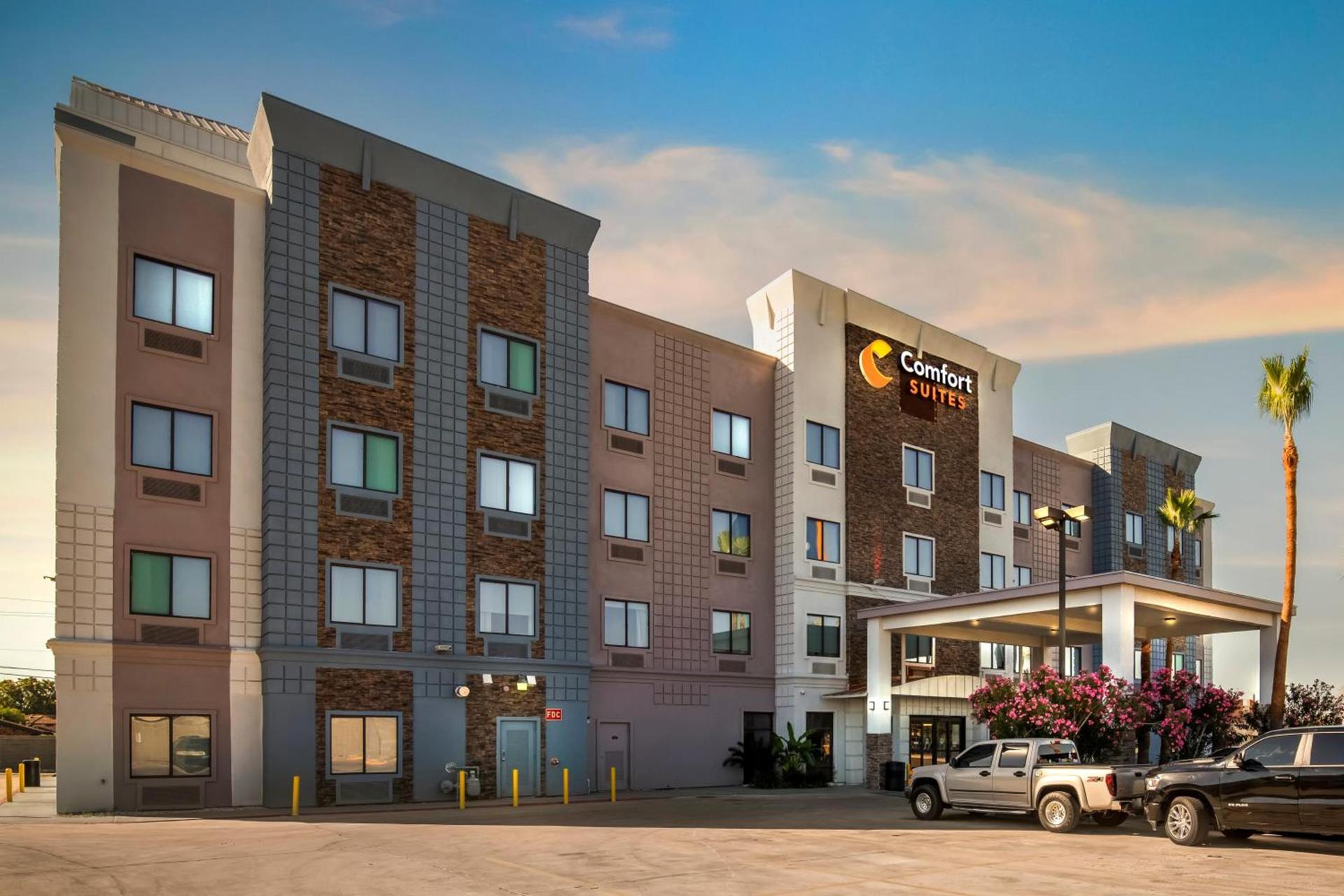 Comfort Suites Laredo - Nuevo Laredo photo 19
