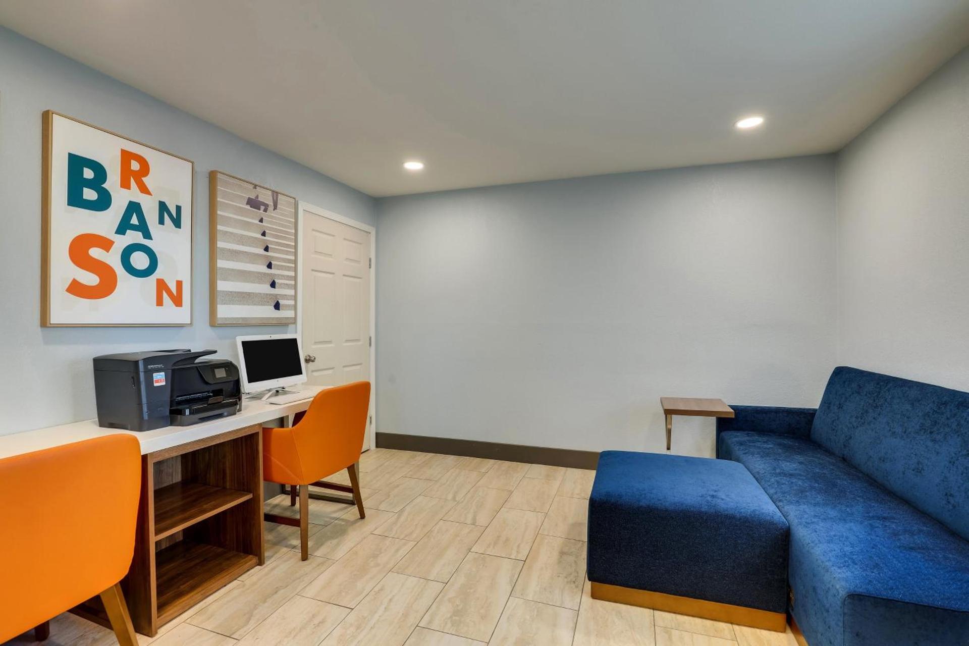 Holiday Inn Express Hotel & Suites Branson 76 Central by IHG photo 25