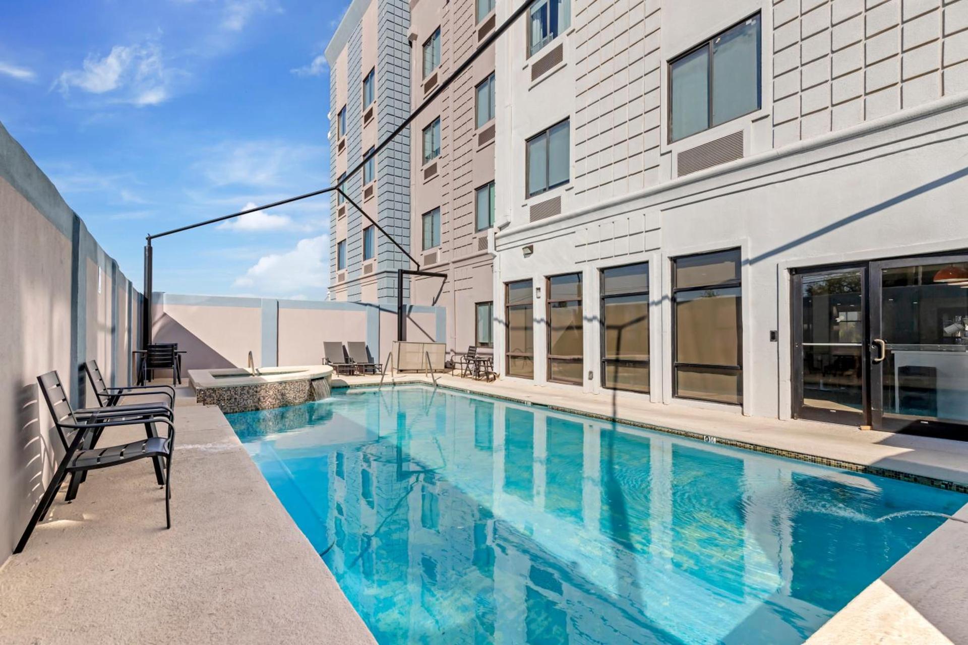Comfort Suites Laredo - Nuevo Laredo photo 45