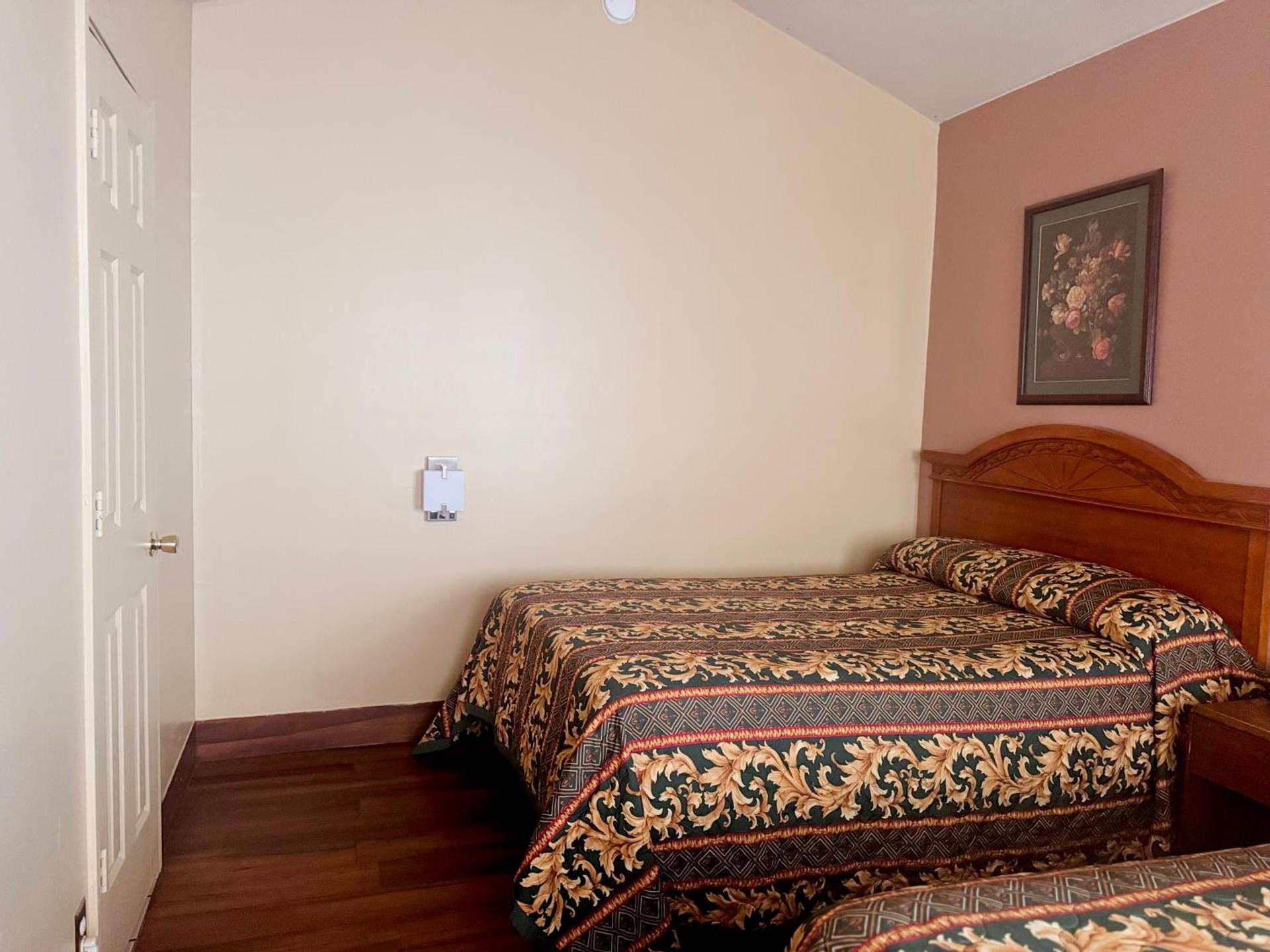 PAYLESS INN photo 3
