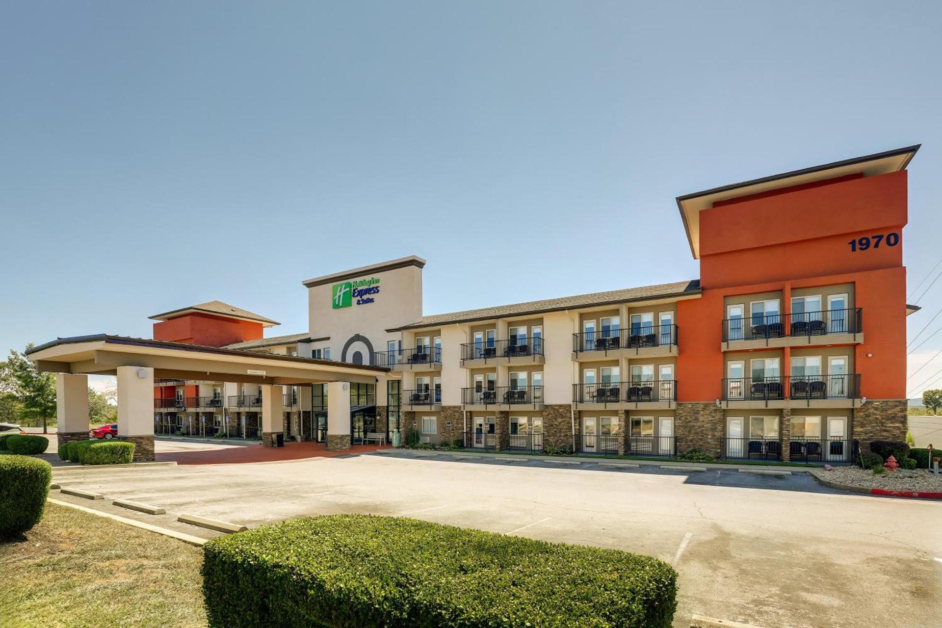 Holiday Inn Express Hotel & Suites Branson 76 Central by IHG photo 29