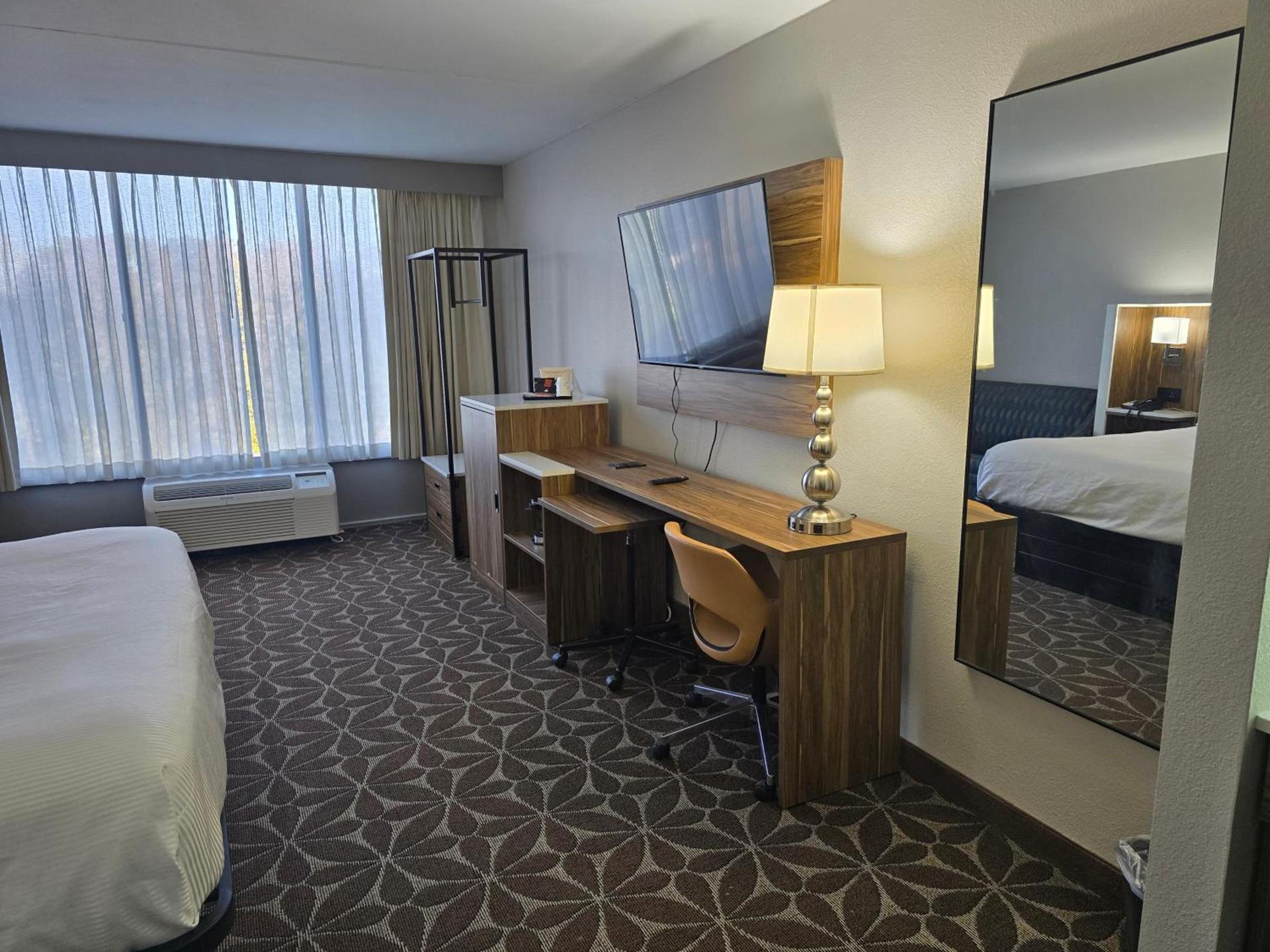 Wyndham Garden Williamsburg Busch Gardens Area photo 17