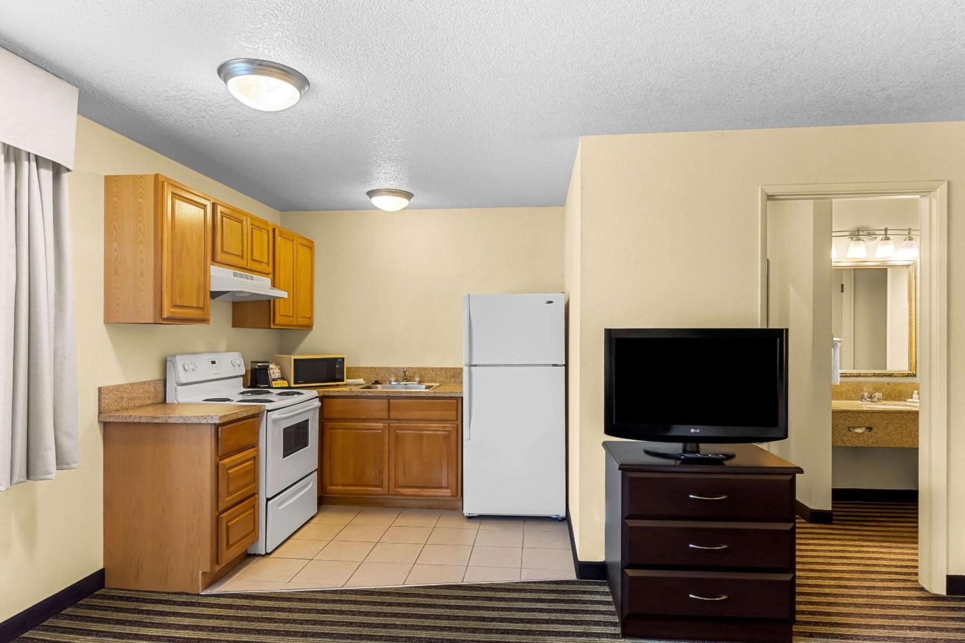 Quality Inn & Suites Vancouver - Hazel Dell photo 3