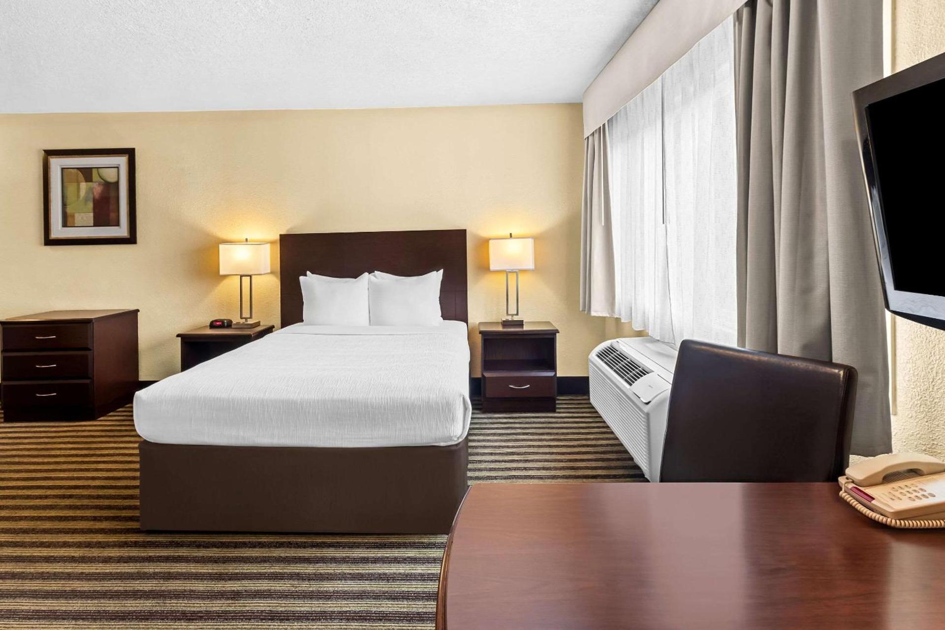 Quality Inn & Suites Vancouver - Hazel Dell photo 11