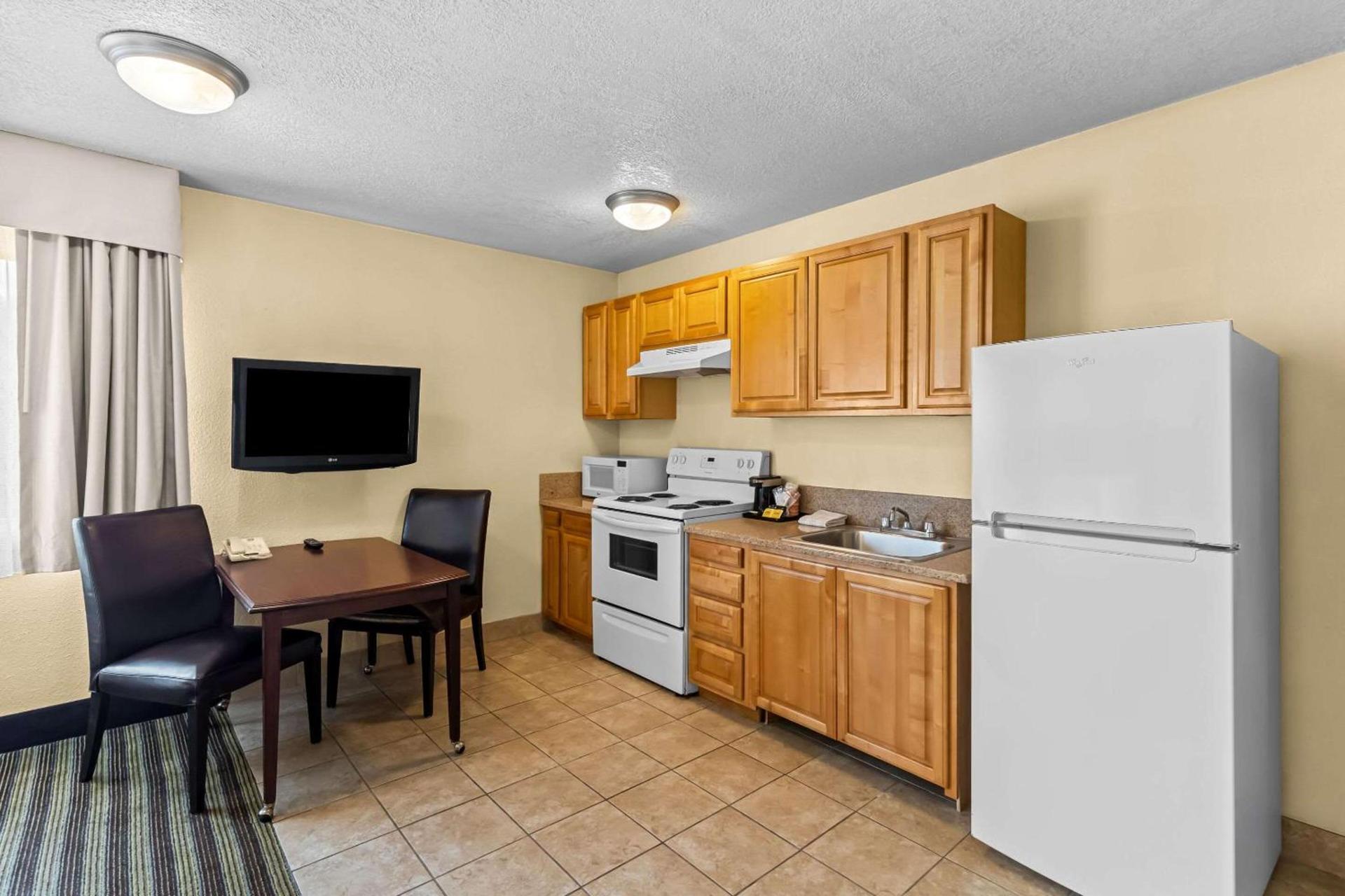 Quality Inn & Suites Vancouver - Hazel Dell photo 12