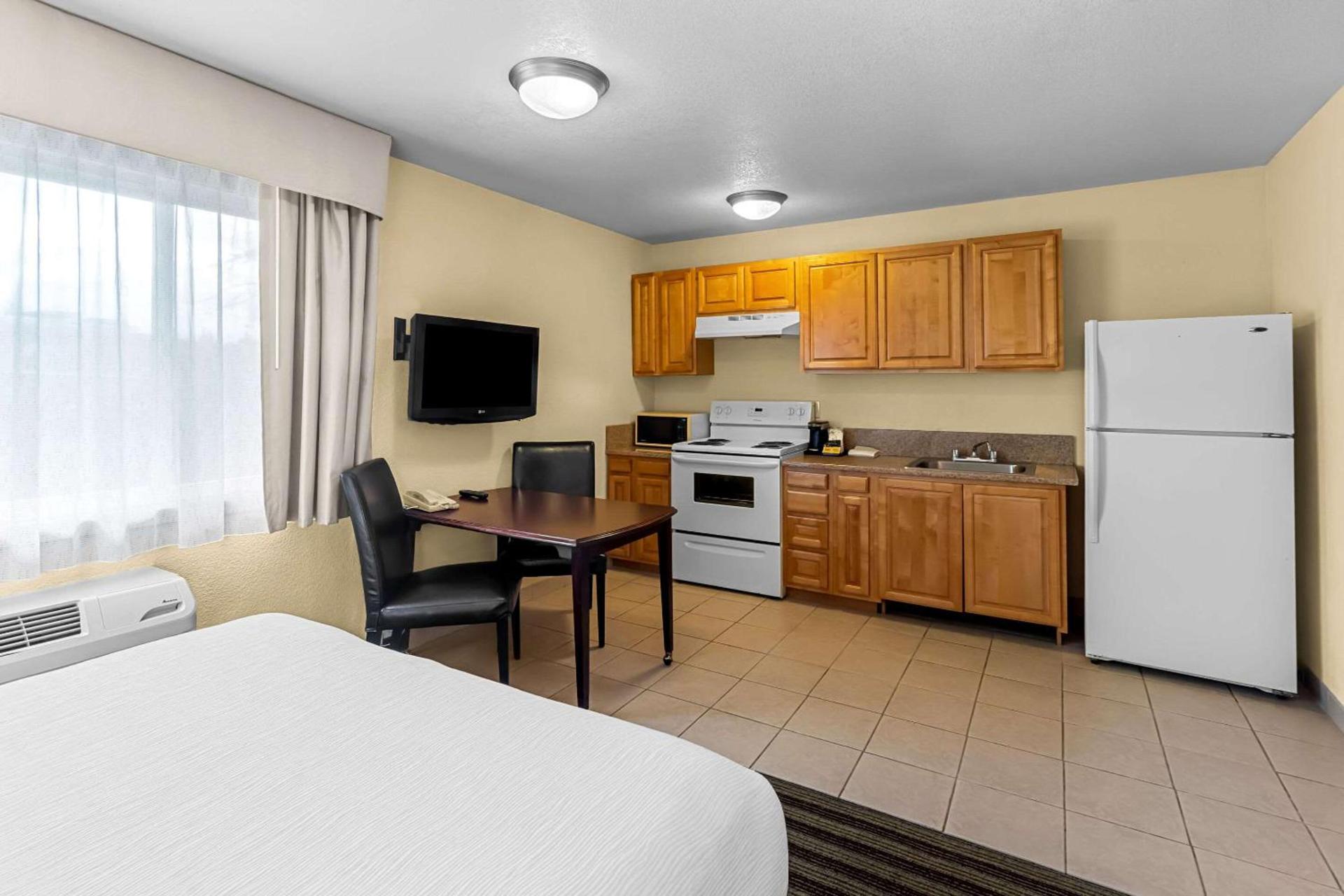 Quality Inn & Suites Vancouver - Hazel Dell photo 15