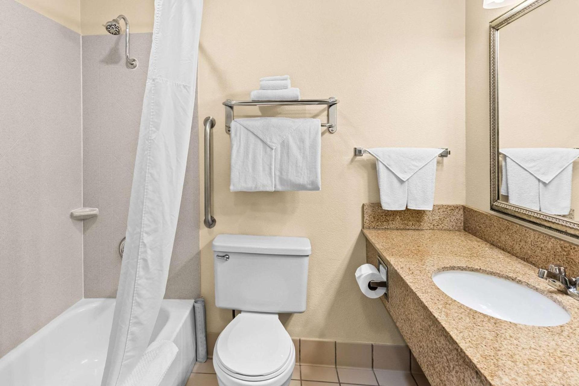 Quality Inn & Suites Vancouver - Hazel Dell photo 19