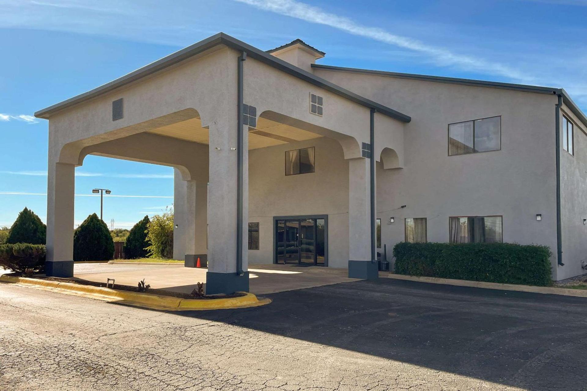 Econo Lodge Inn & Suites Sweetwater I-20 photo 2