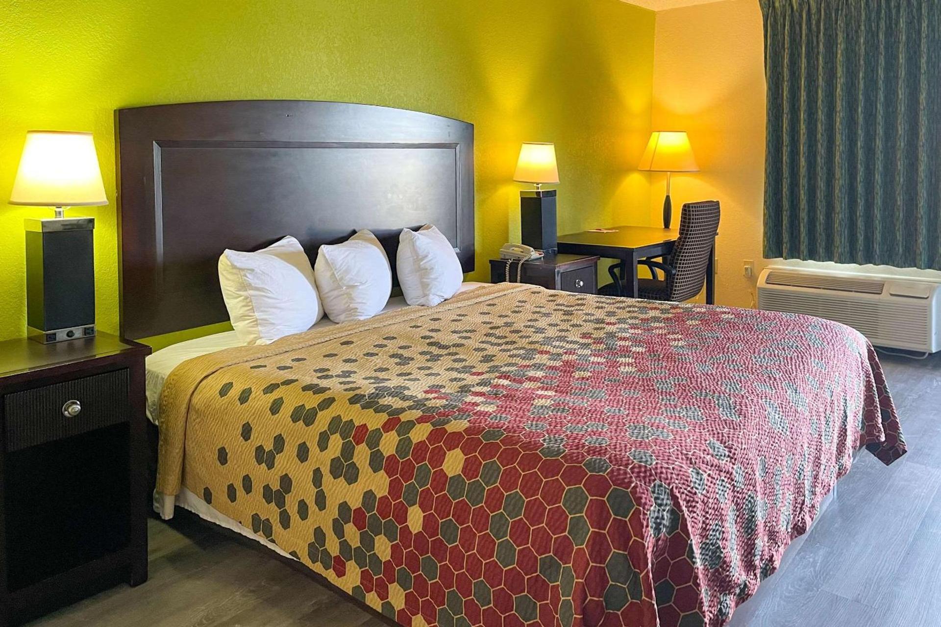Econo Lodge Inn & Suites Sweetwater I-20 photo 6