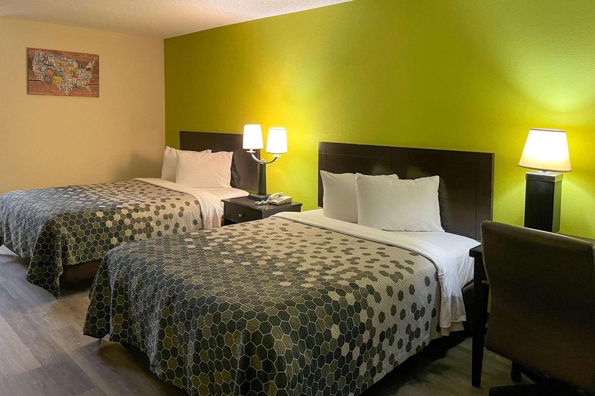 Econo Lodge Inn & Suites Sweetwater I-20 photo 10