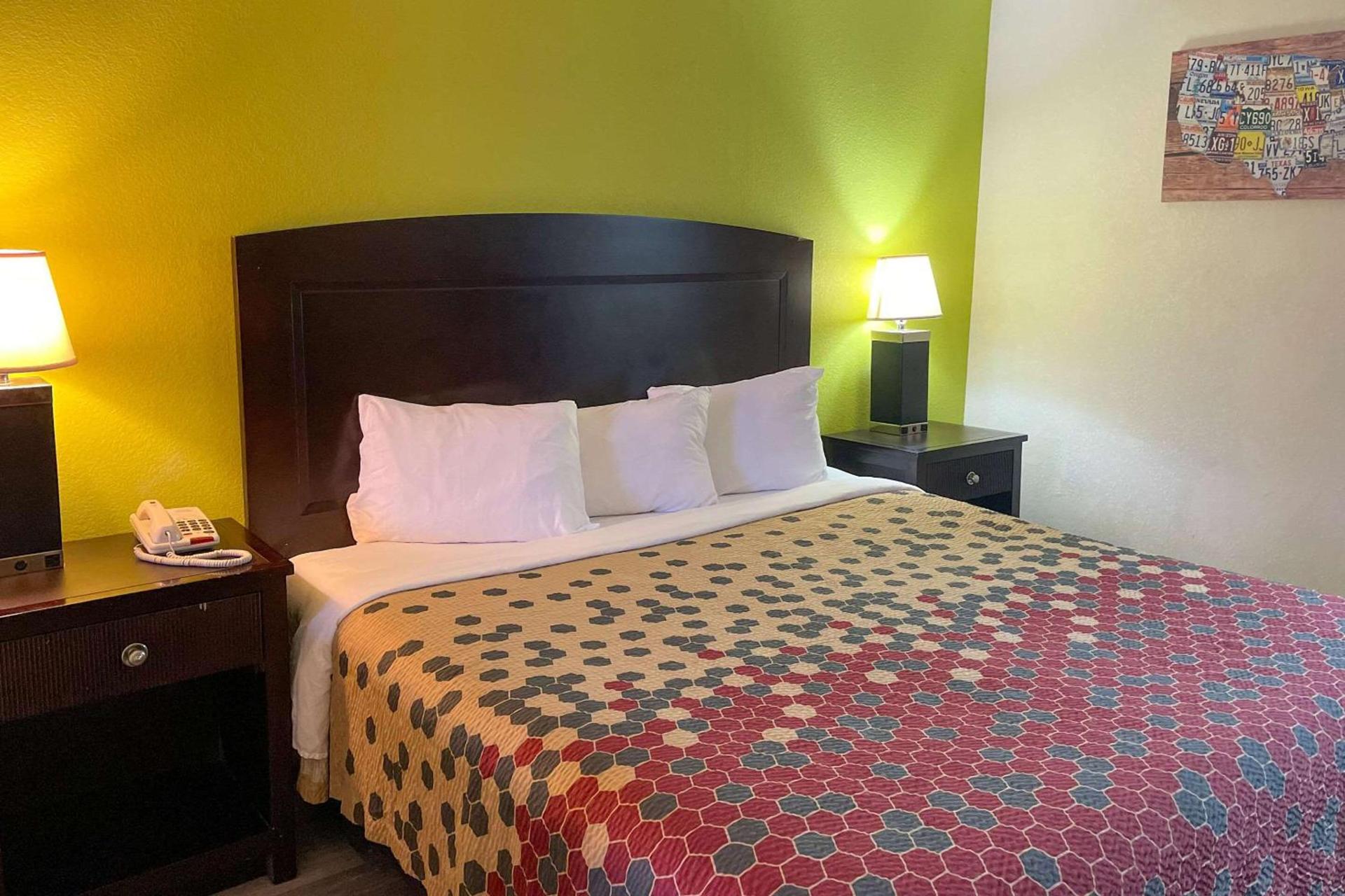 Econo Lodge Inn & Suites Sweetwater I-20 photo 15