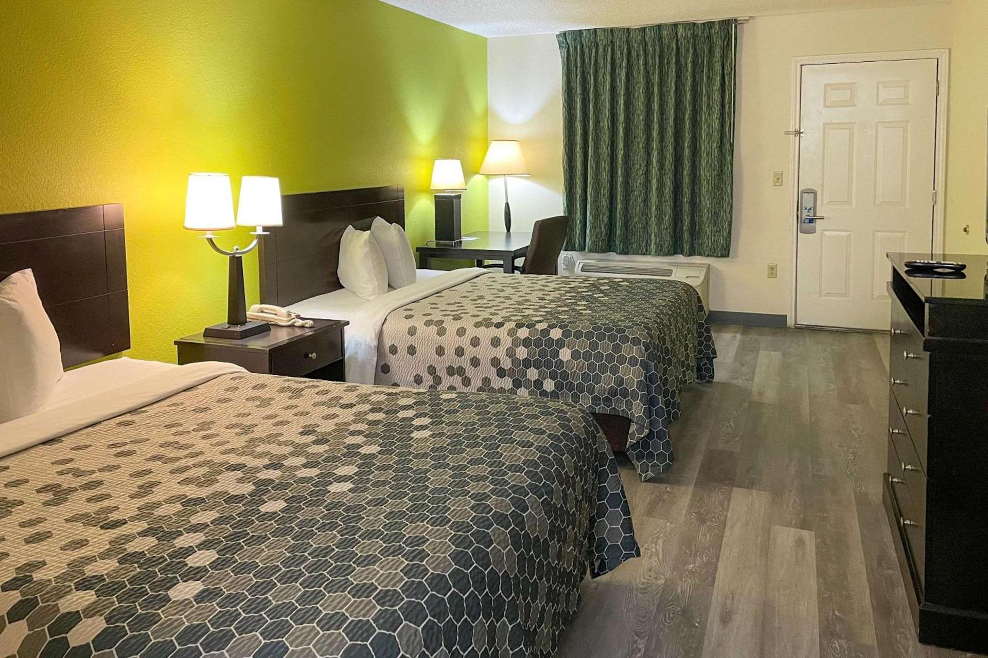 Econo Lodge Inn & Suites Sweetwater I-20 photo 11