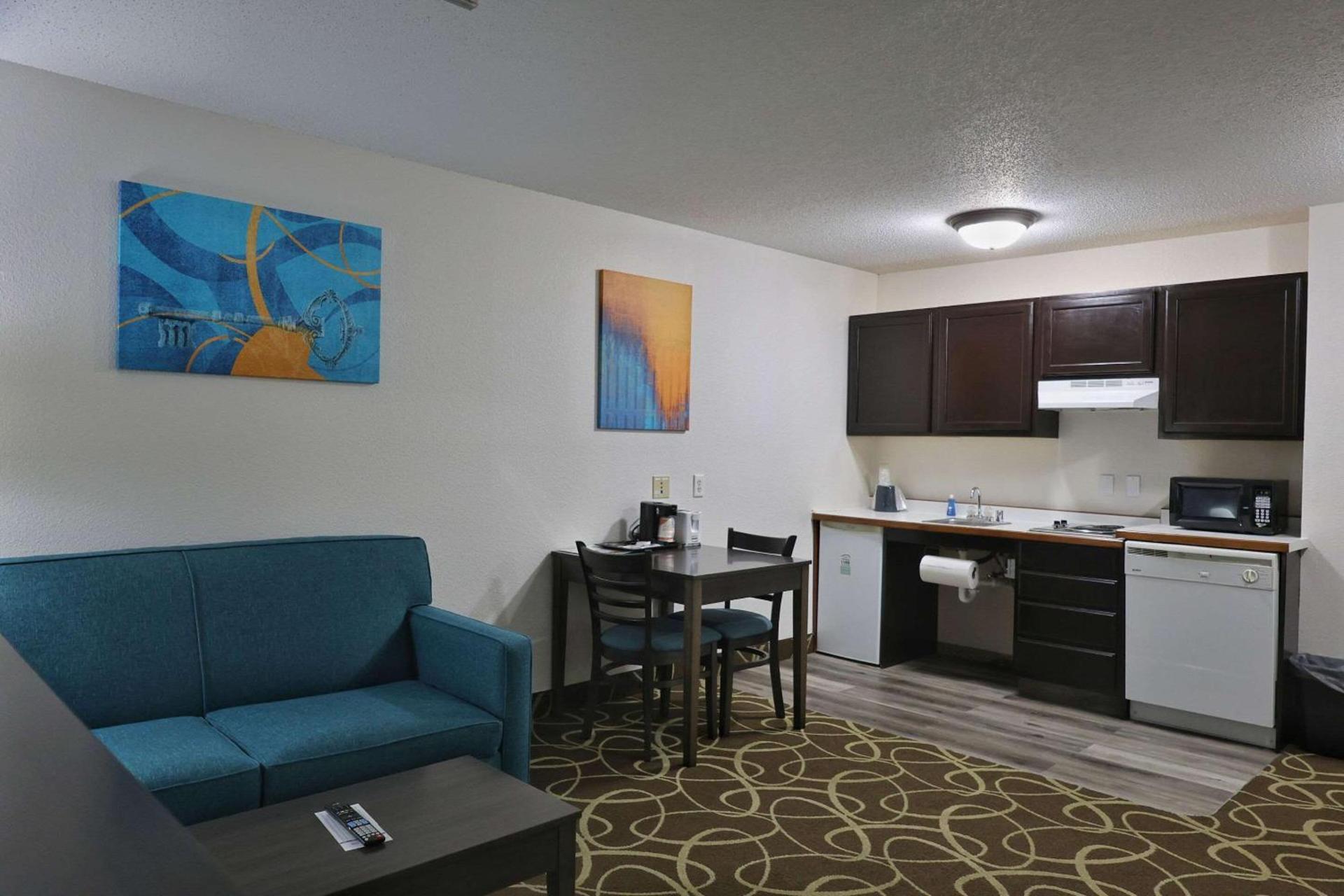 MainStay Suites Madison Airport photo 30