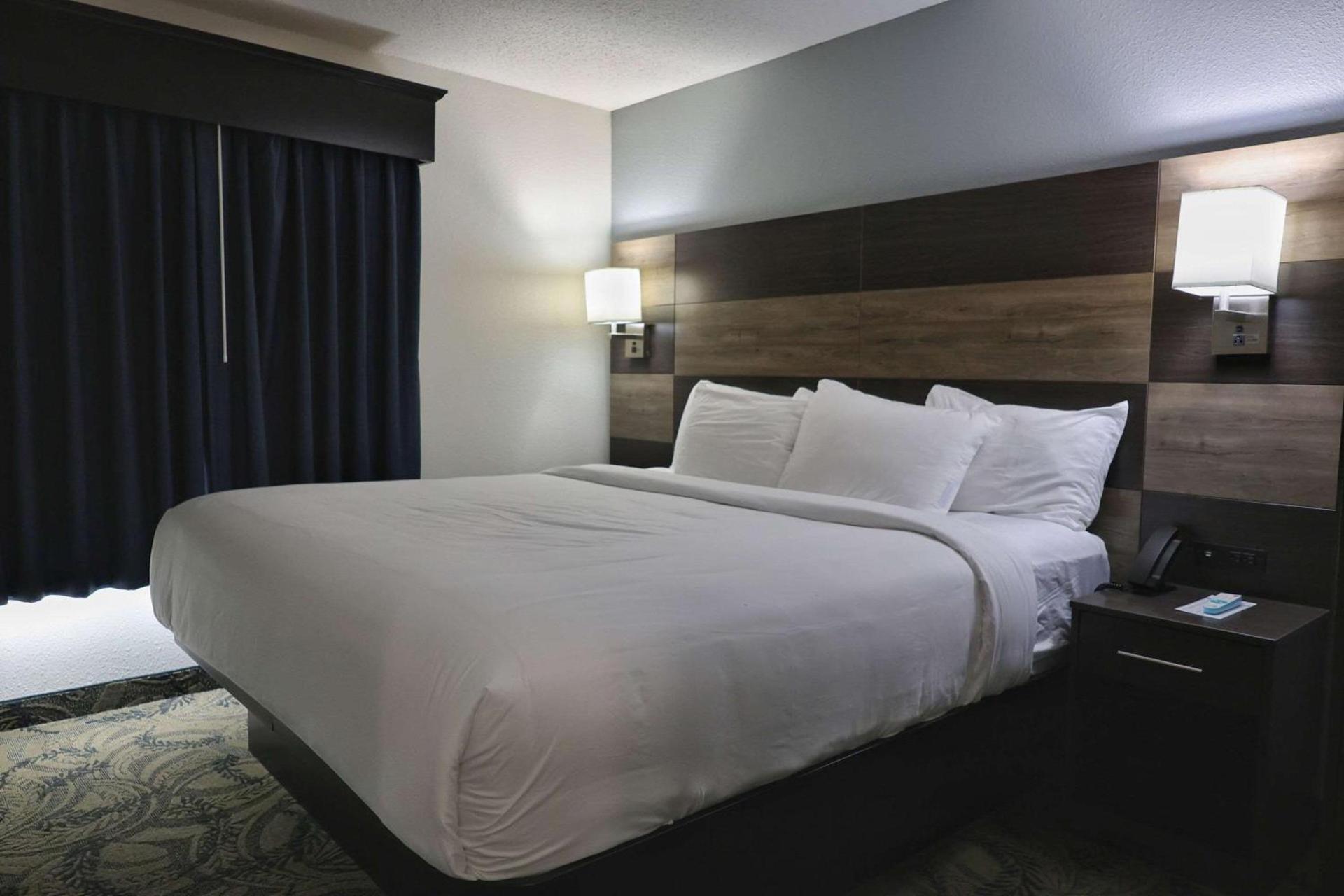 MainStay Suites Madison Airport photo 29