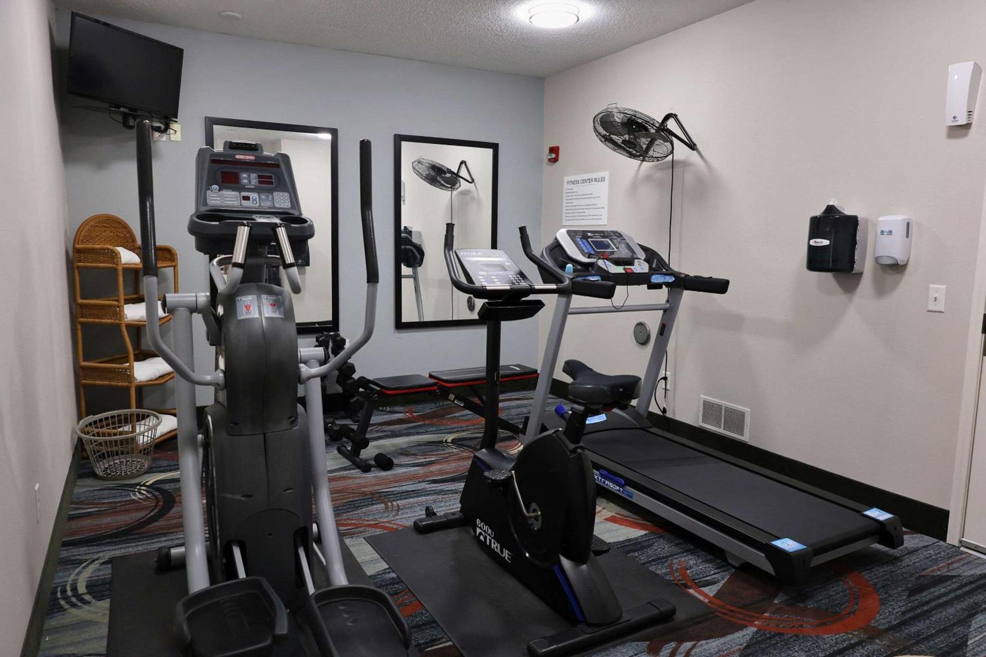MainStay Suites Madison Airport photo 46