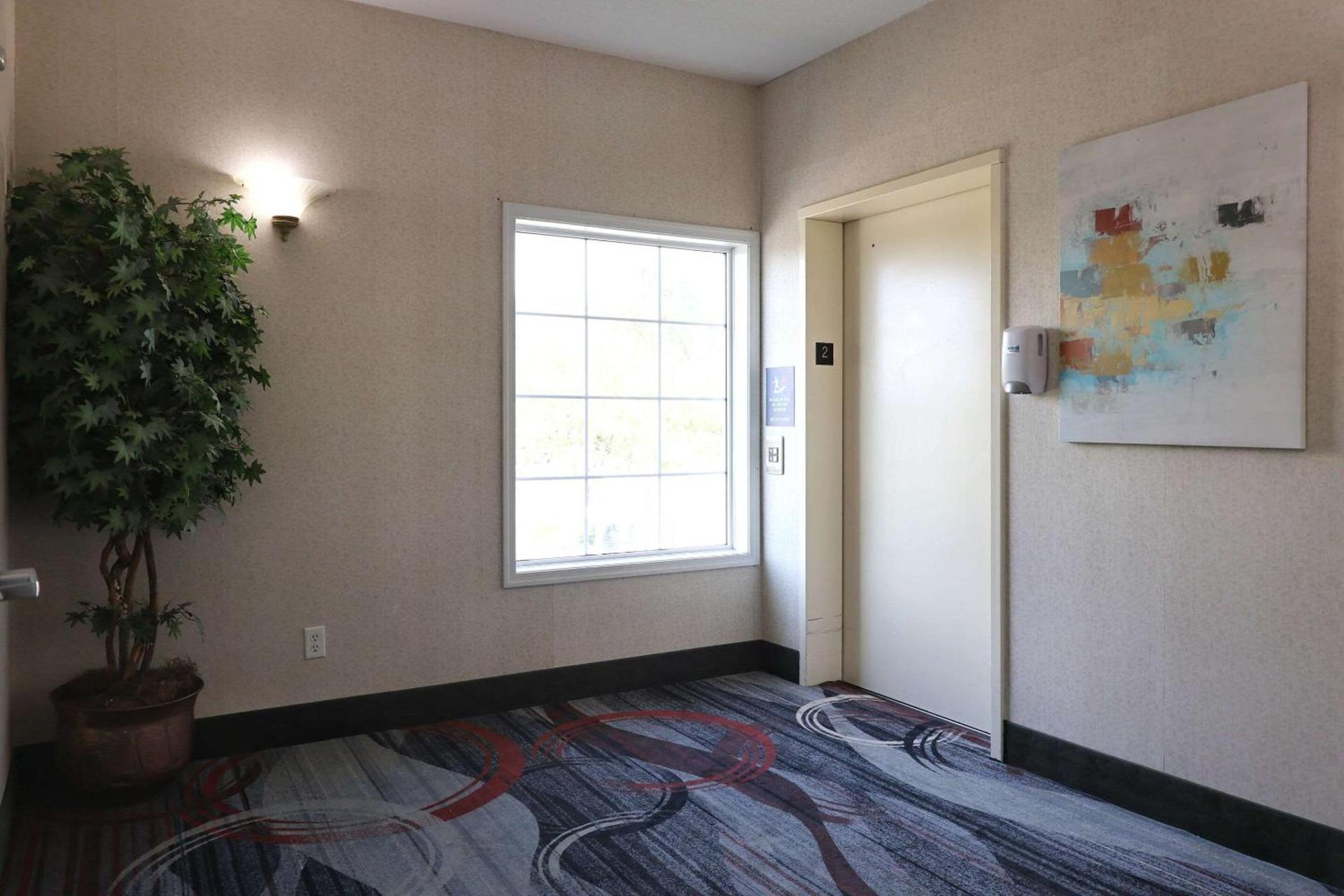 MainStay Suites Madison Airport photo 52