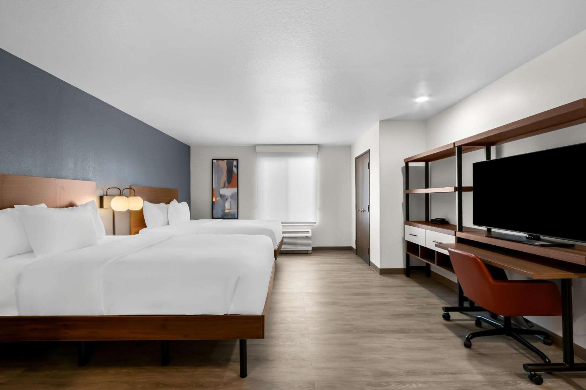 Everhome Suites Glendale Sports Entertainment District by Choice Hotels photo 8
