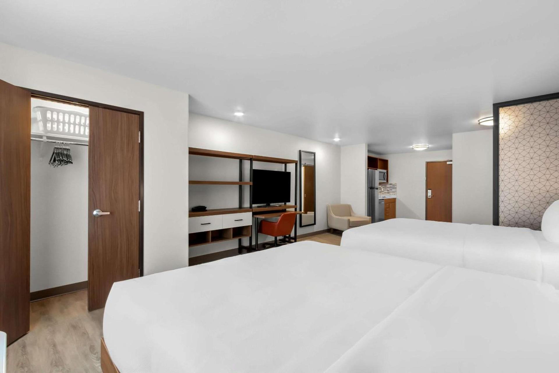 Everhome Suites Glendale Sports Entertainment District by Choice Hotels photo 10