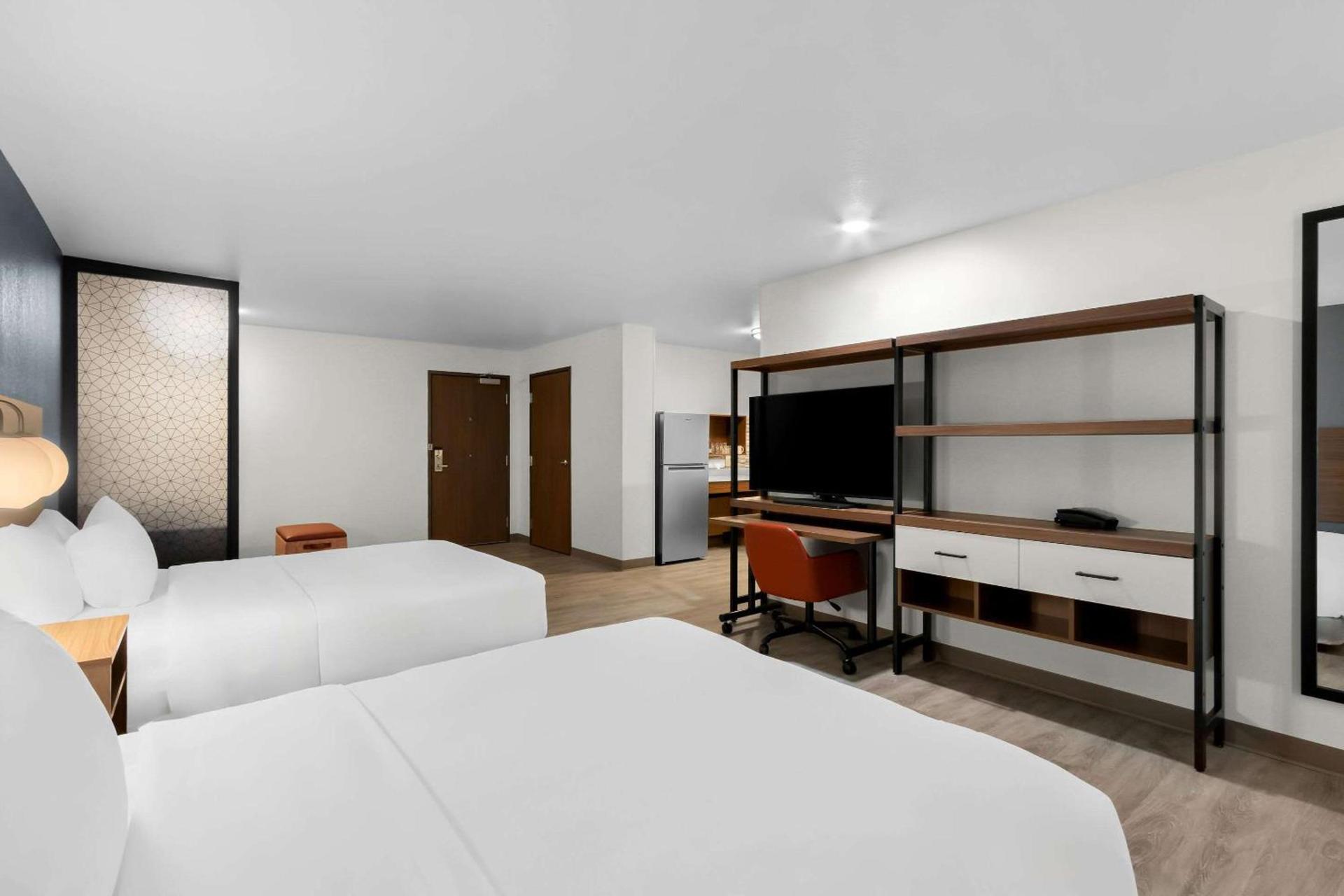 Everhome Suites Glendale Sports Entertainment District by Choice Hotels photo 19