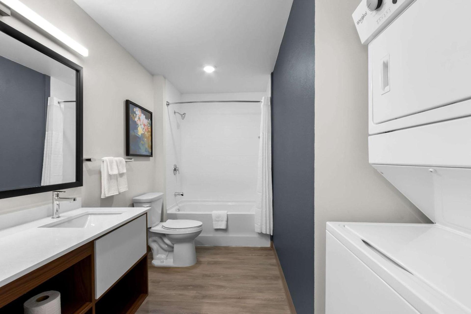 Everhome Suites Glendale Sports Entertainment District by Choice Hotels photo 16