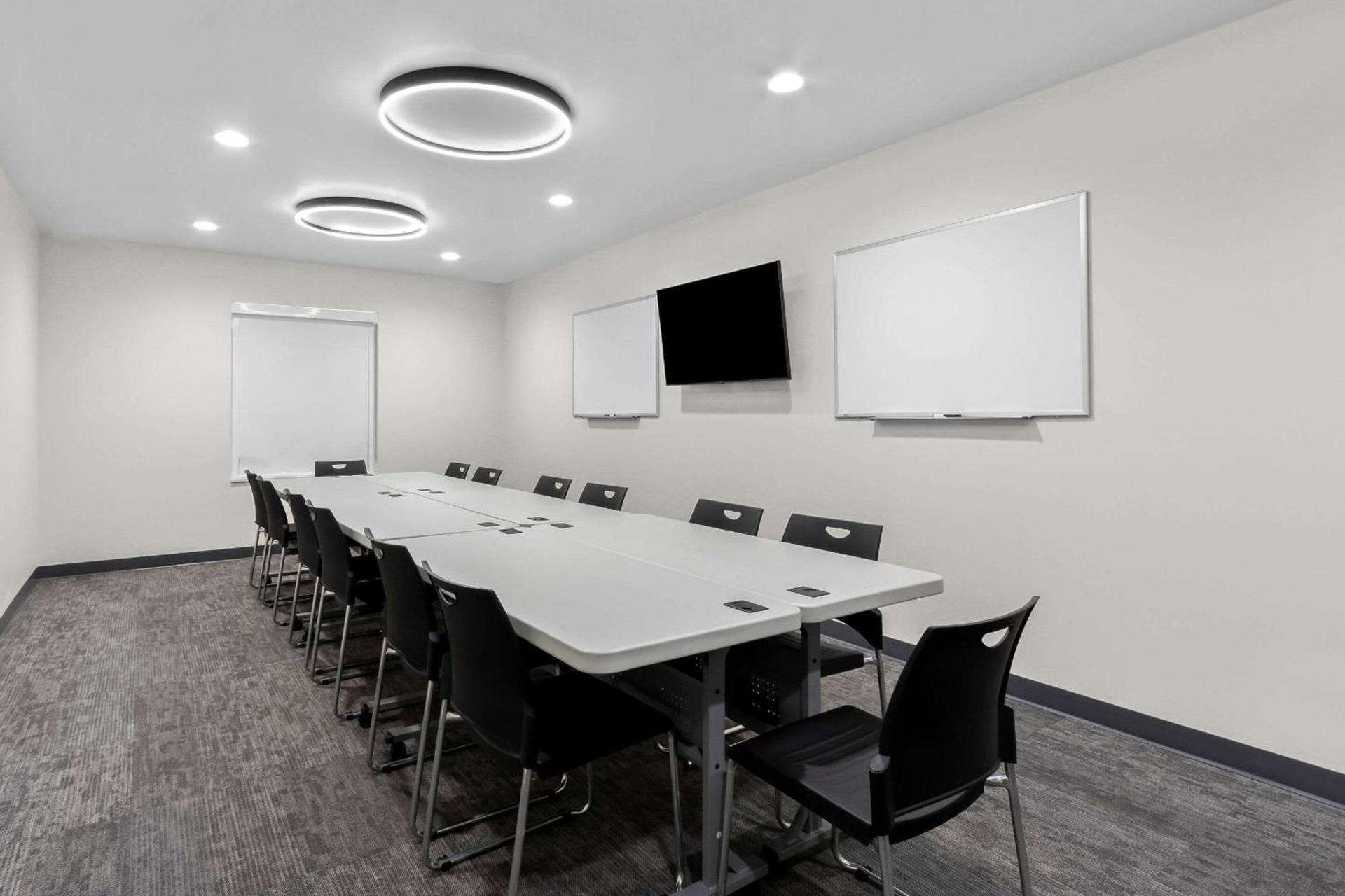 Everhome Suites Glendale Sports Entertainment District by Choice Hotels photo 25