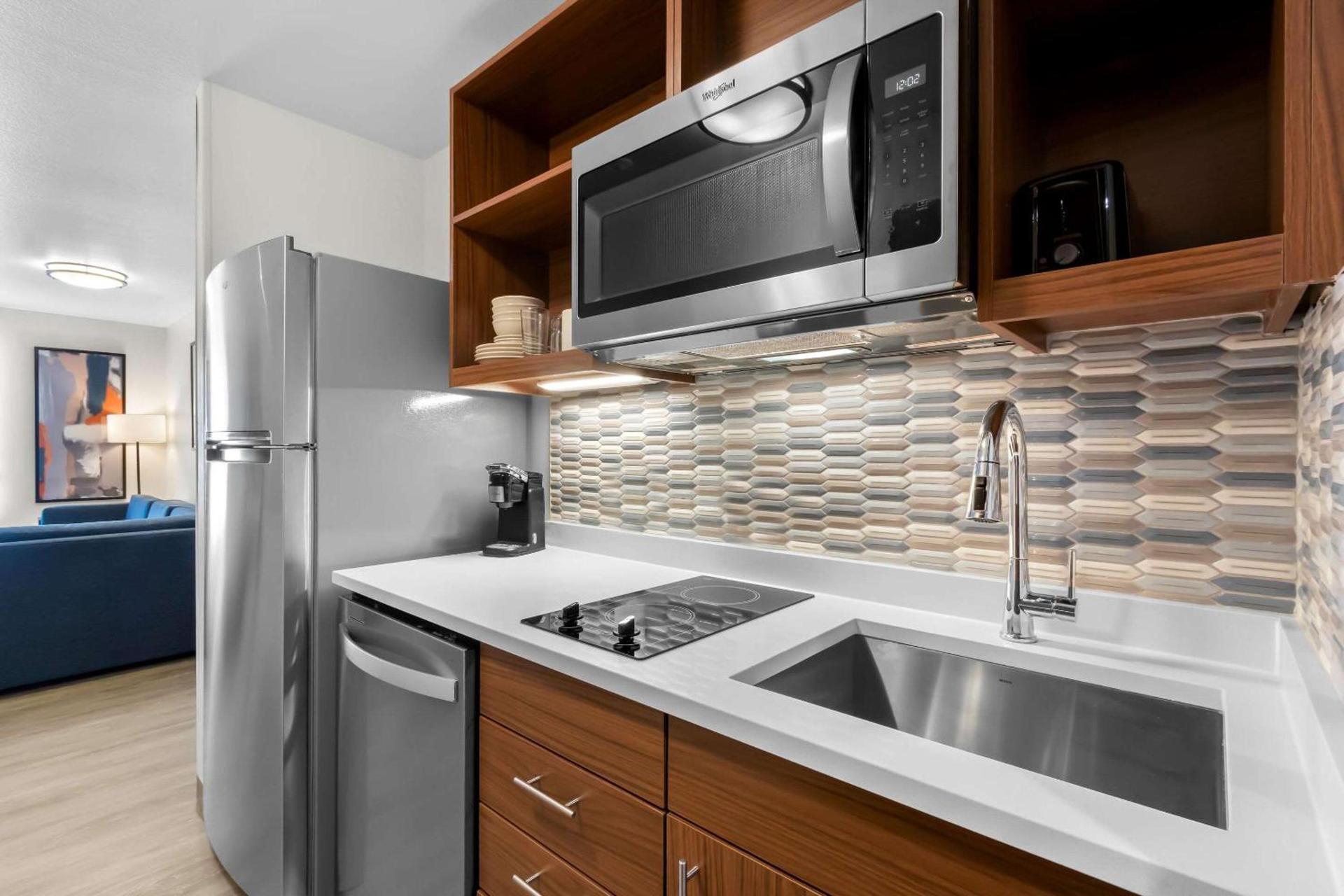 Everhome Suites Glendale Sports Entertainment District by Choice Hotels photo 24