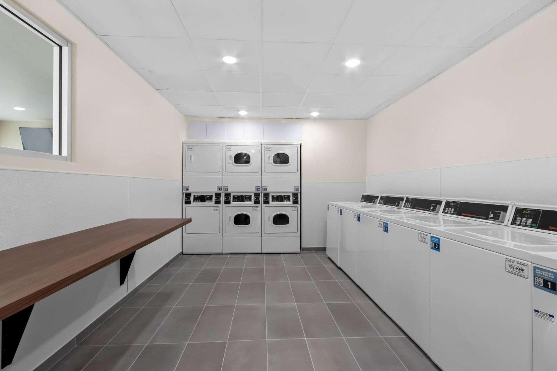 Everhome Suites Glendale Sports Entertainment District by Choice Hotels photo 27