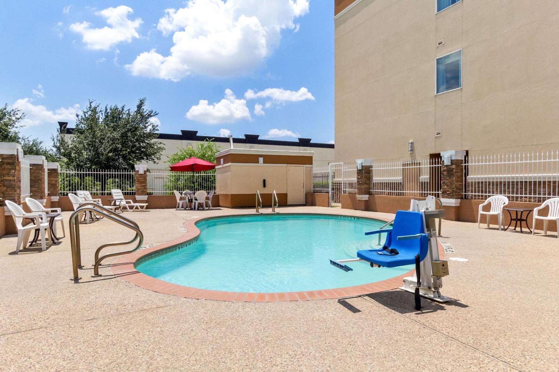 Comfort Suites at Katy Mills photo 17
