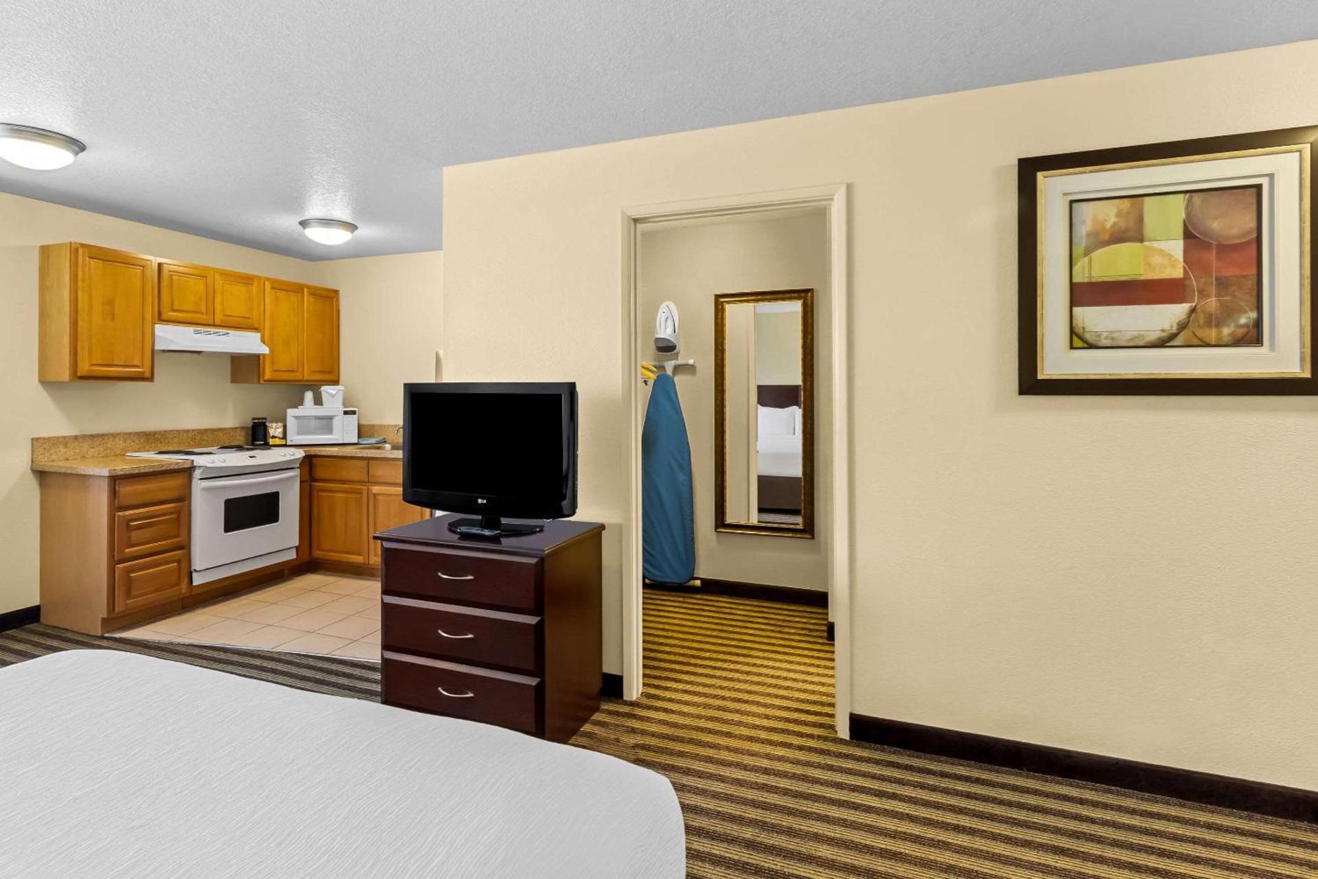 Quality Inn & Suites Vancouver - Hazel Dell photo 9