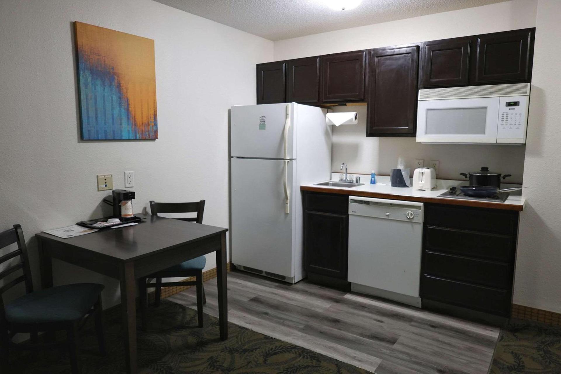 MainStay Suites Madison Airport photo 38