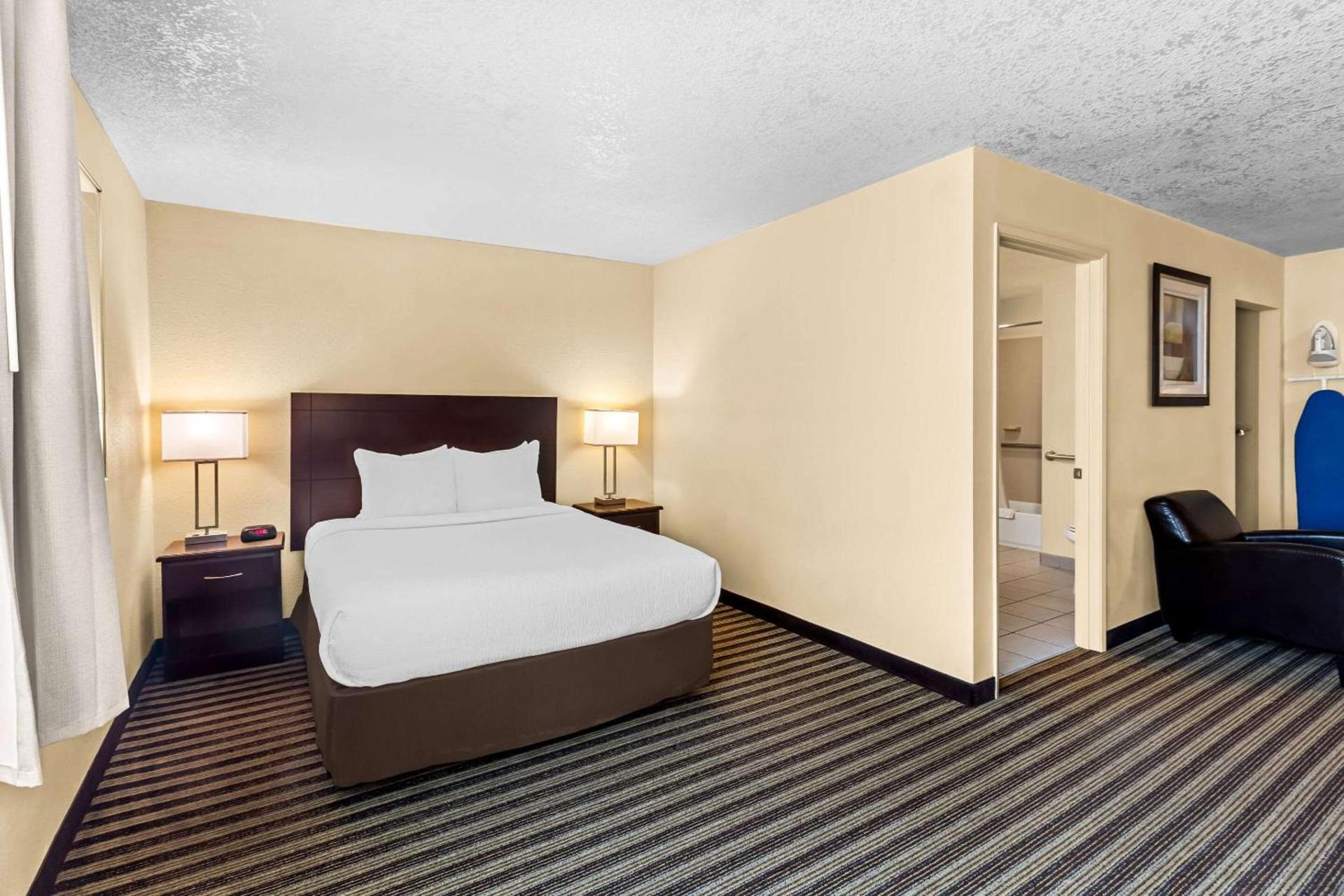 Quality Inn & Suites Vancouver - Hazel Dell photo 13